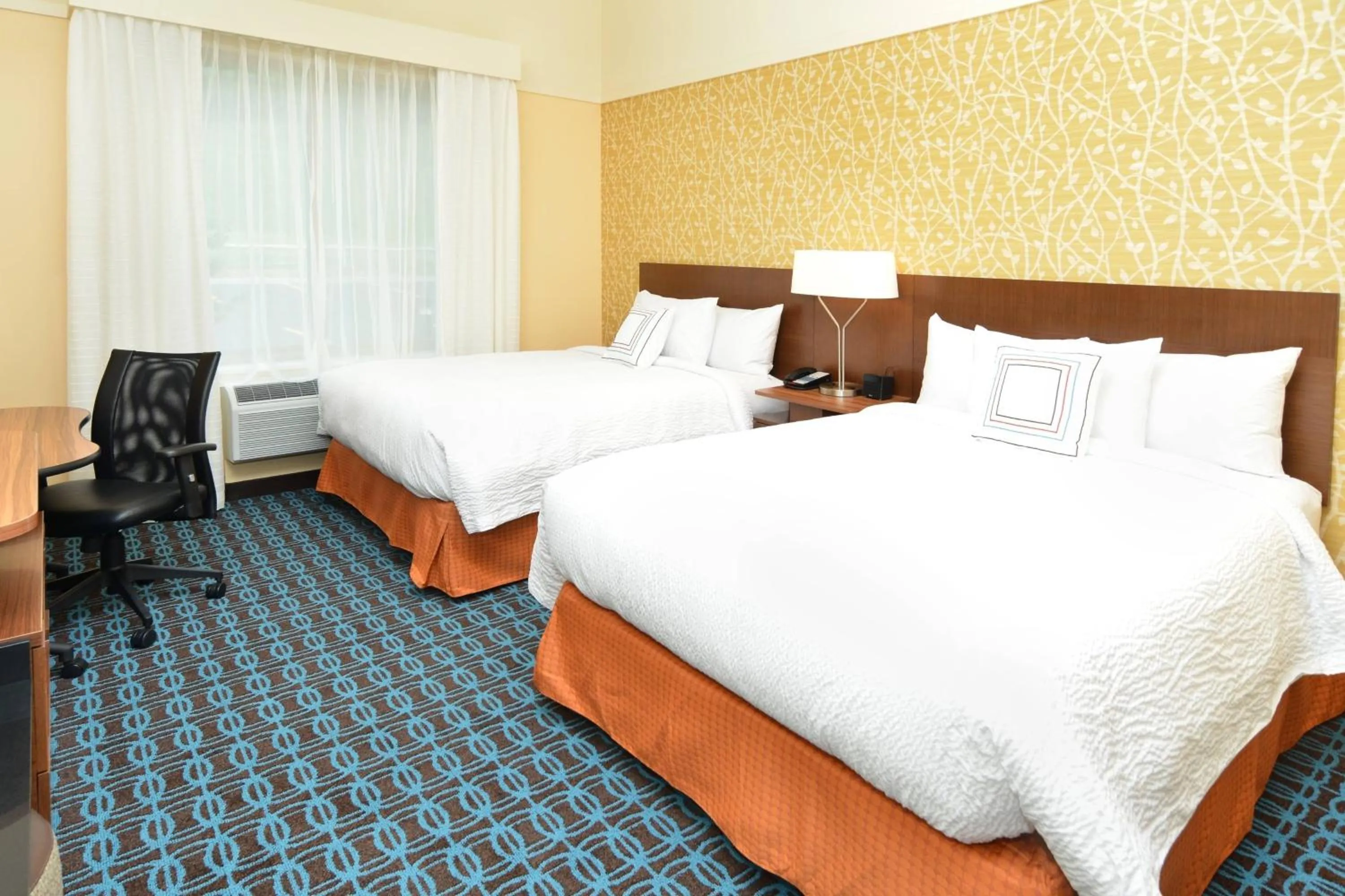 Photo of the whole room, Bed in Fairfield Inn & Suites by Marriott Eau Claire/Chippewa Falls
