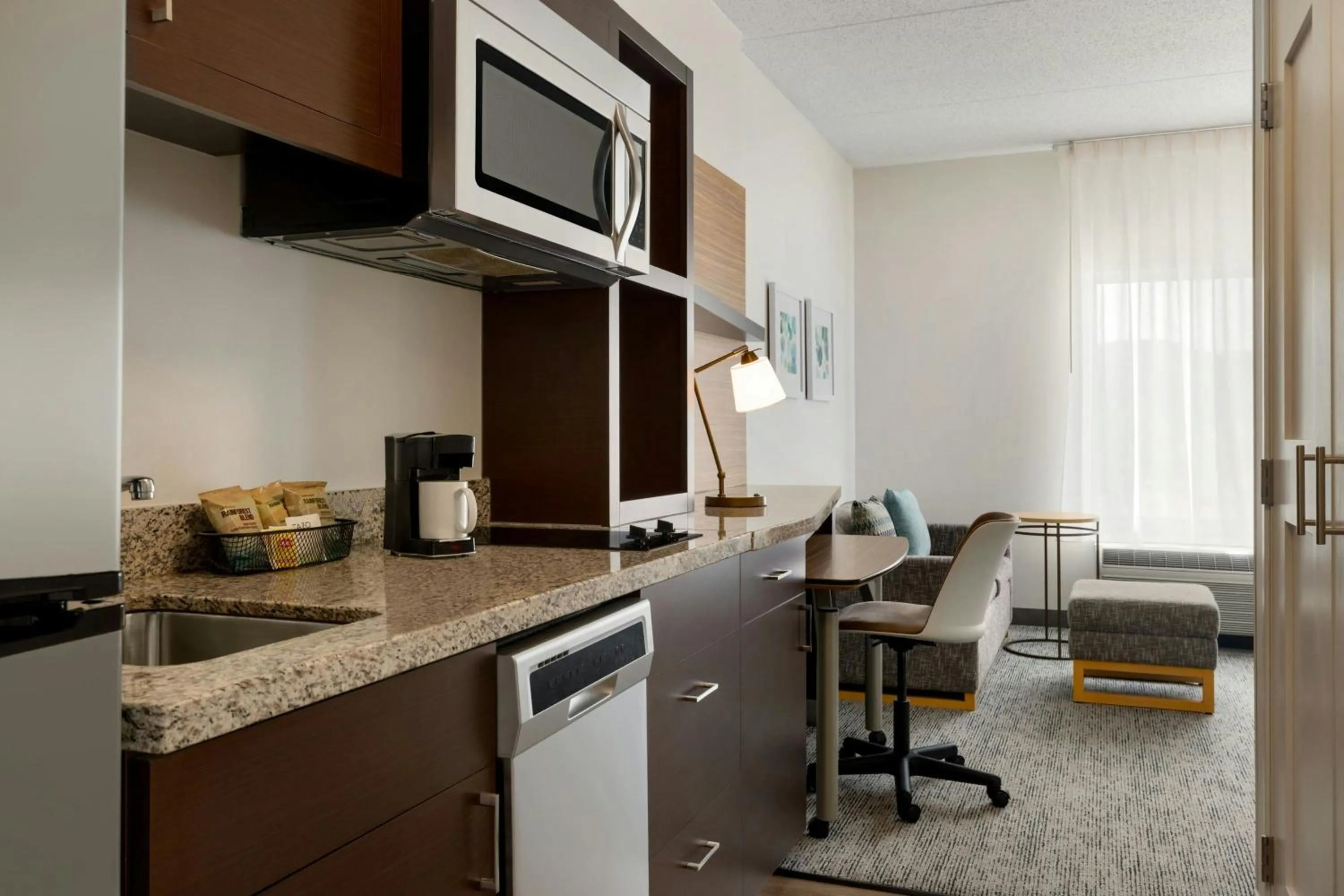 Kitchen or kitchenette in TownePlace Suites by Marriott Pittsburgh Harmarville