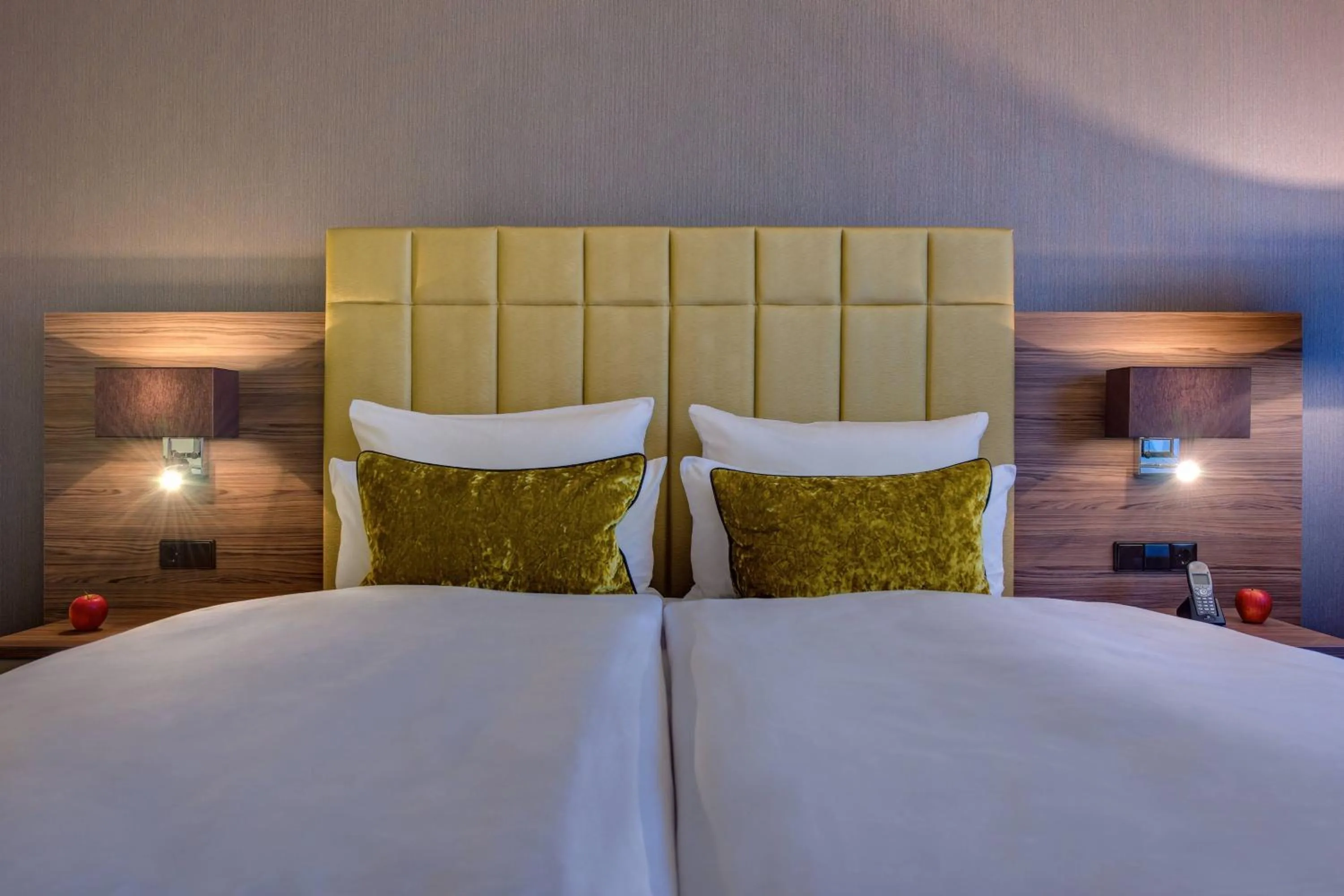 Photo of the whole room, Bed in Bonn Marriott Hotel