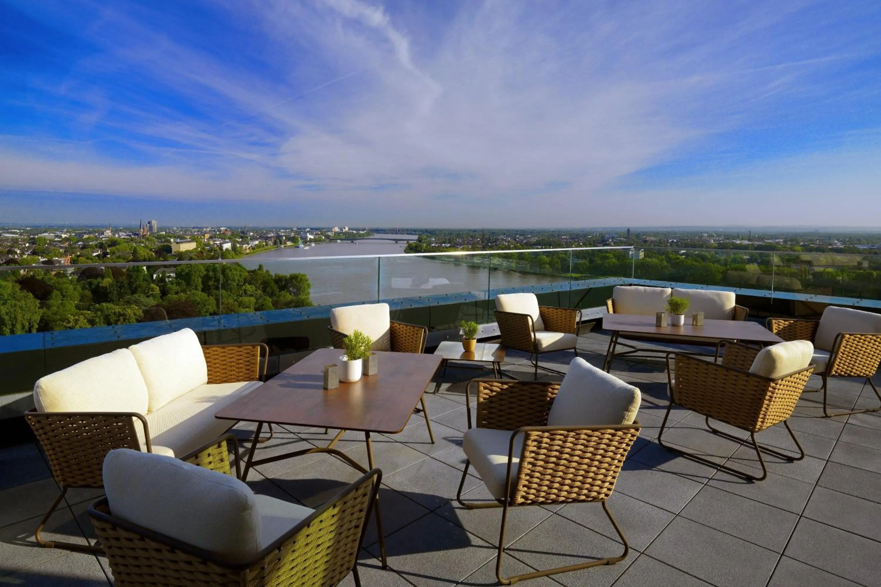 Lounge or bar in Bonn Marriott Hotel