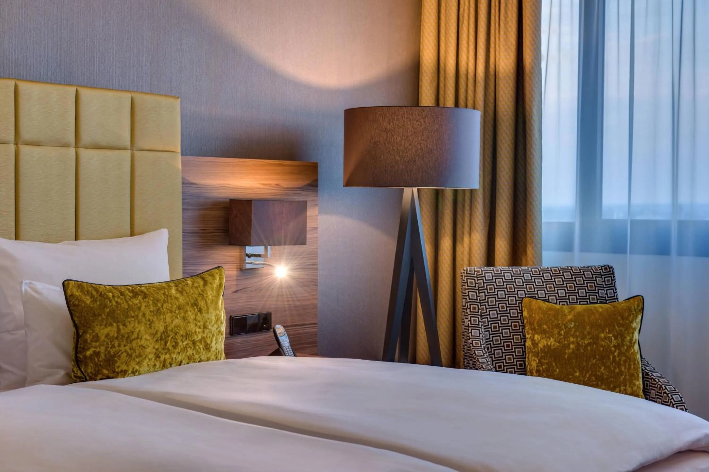 Photo of the whole room, Bed in Bonn Marriott Hotel