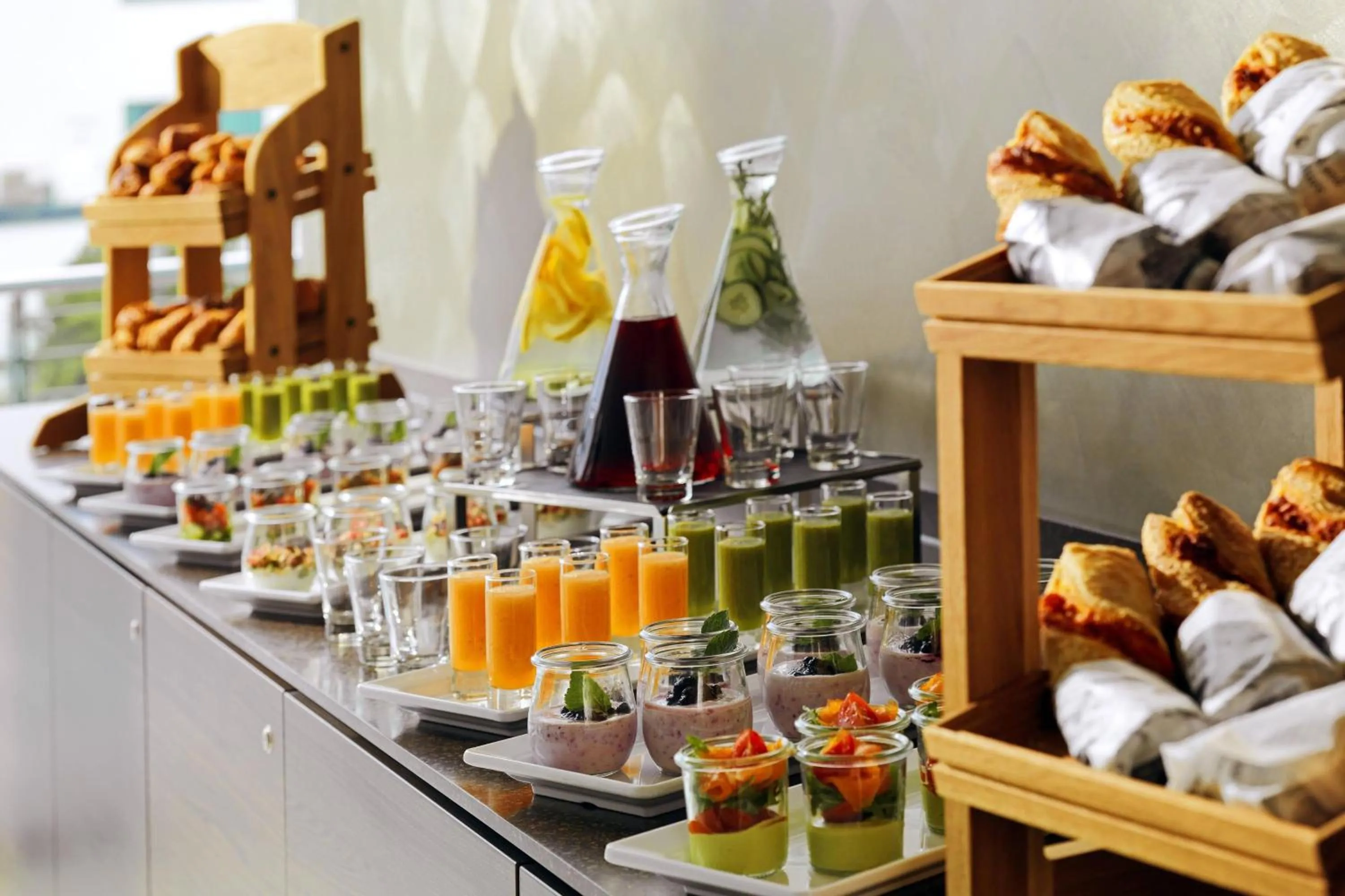 Lobby or reception in Bonn Marriott Hotel