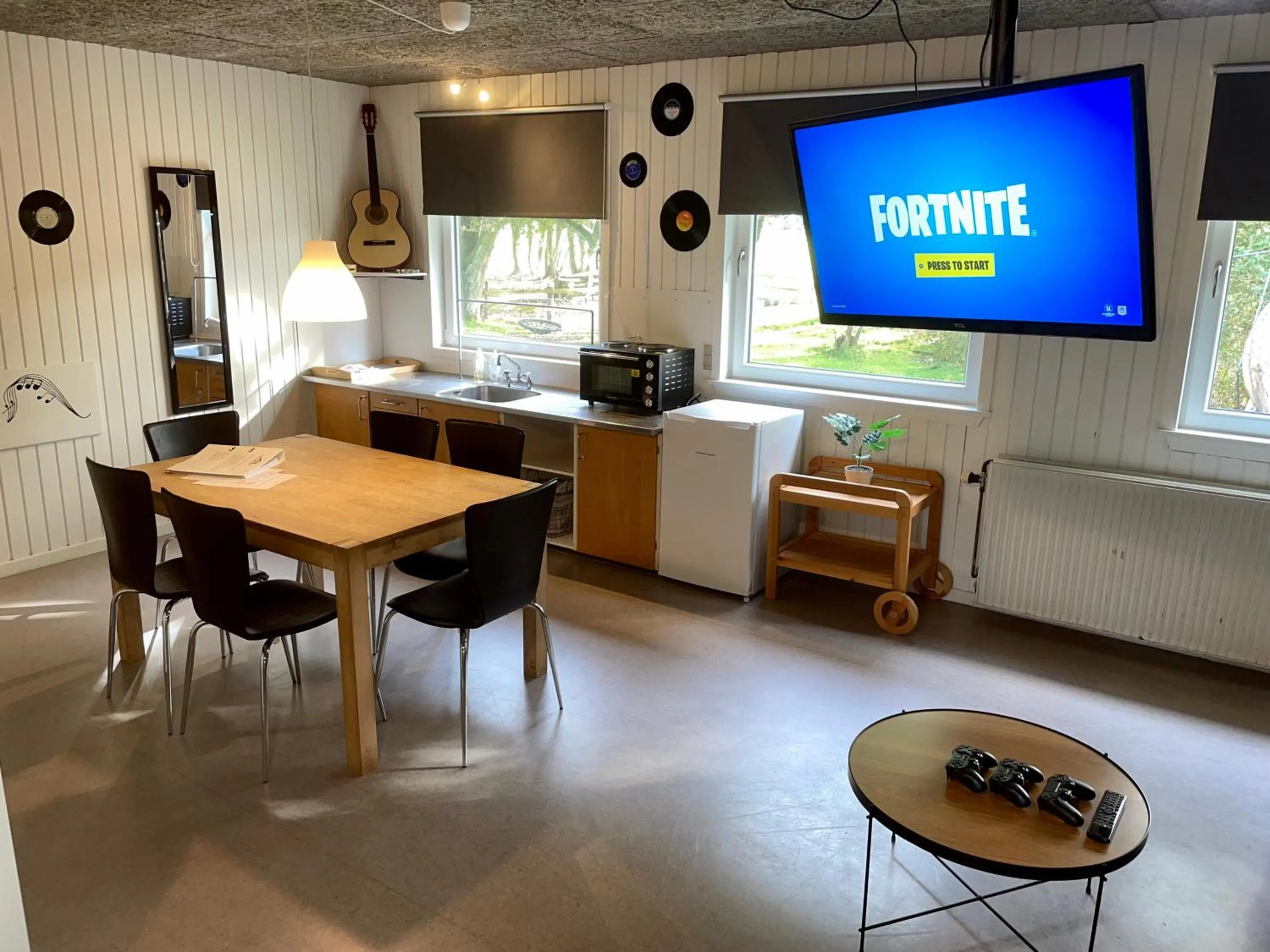 Dining area in Hestkær Family Rooms