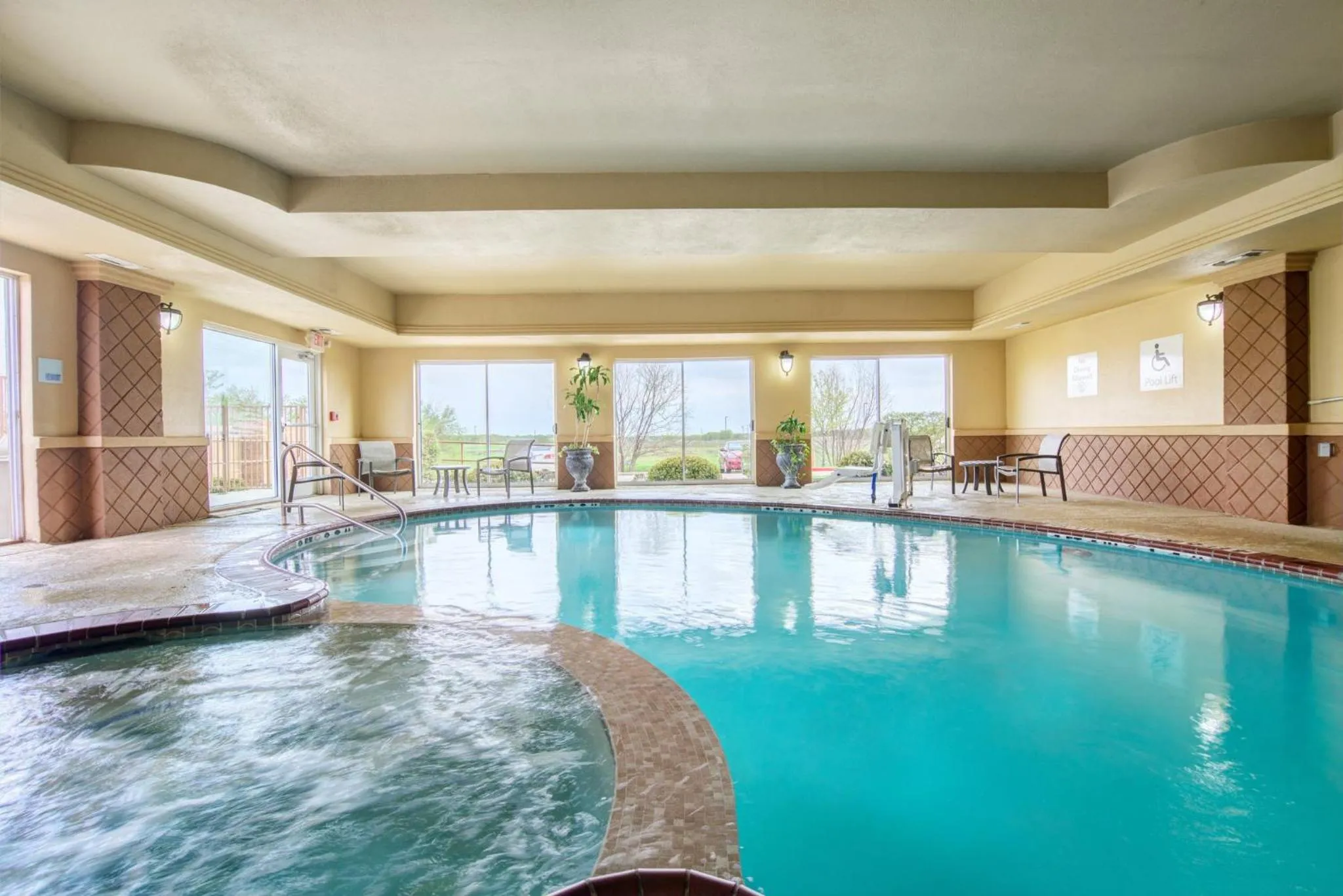 Swimming pool in Holiday Inn Express Hotel & Suites Terrell by IHG
