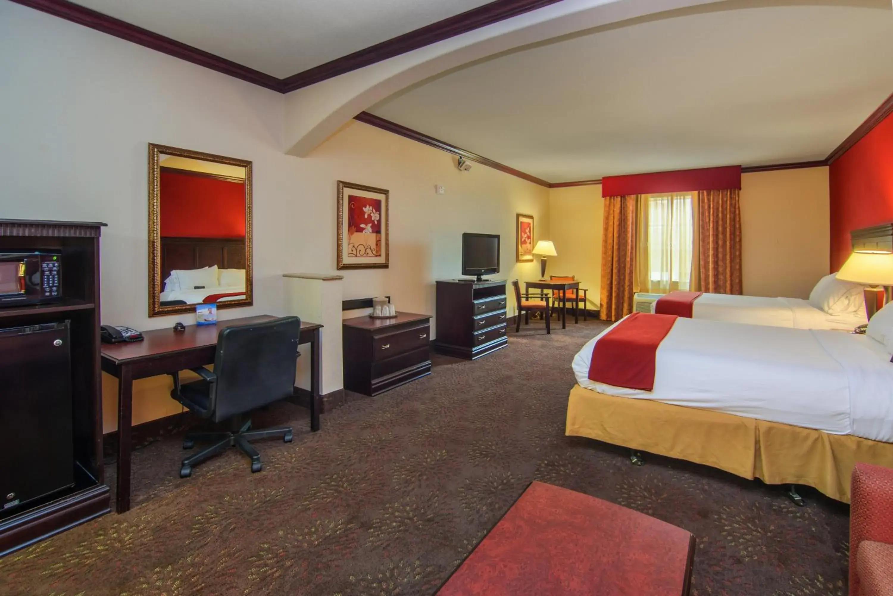 King Suite - Disability Access/Non-Smoking in Holiday Inn Express Hotel & Suites Terrell by IHG King Suite - Disability Access/Non-Smoking in Holiday Inn Express Hotel & Suites Terrell by IHG