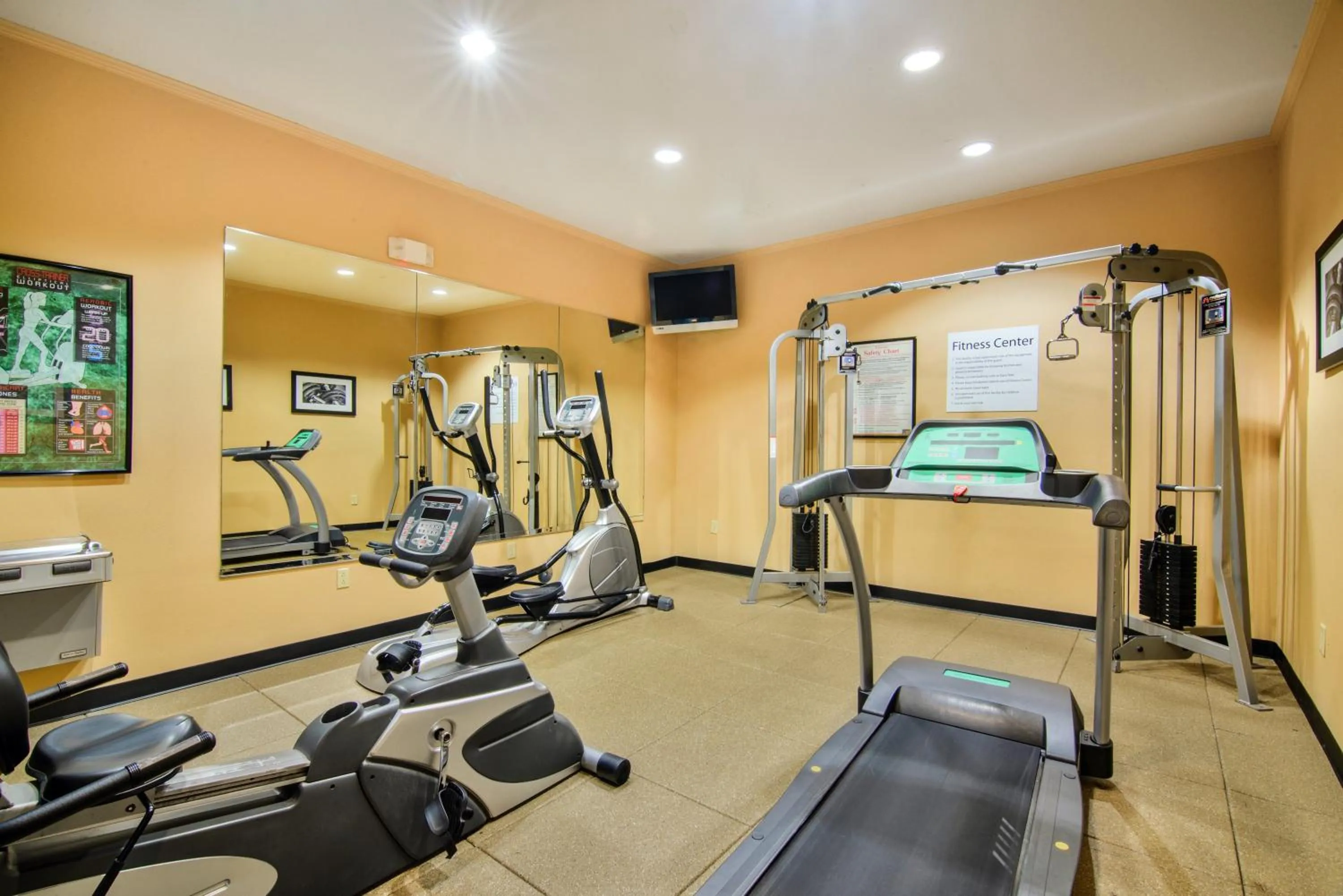 Fitness centre/facilities in Holiday Inn Express Hotel & Suites Terrell by IHG