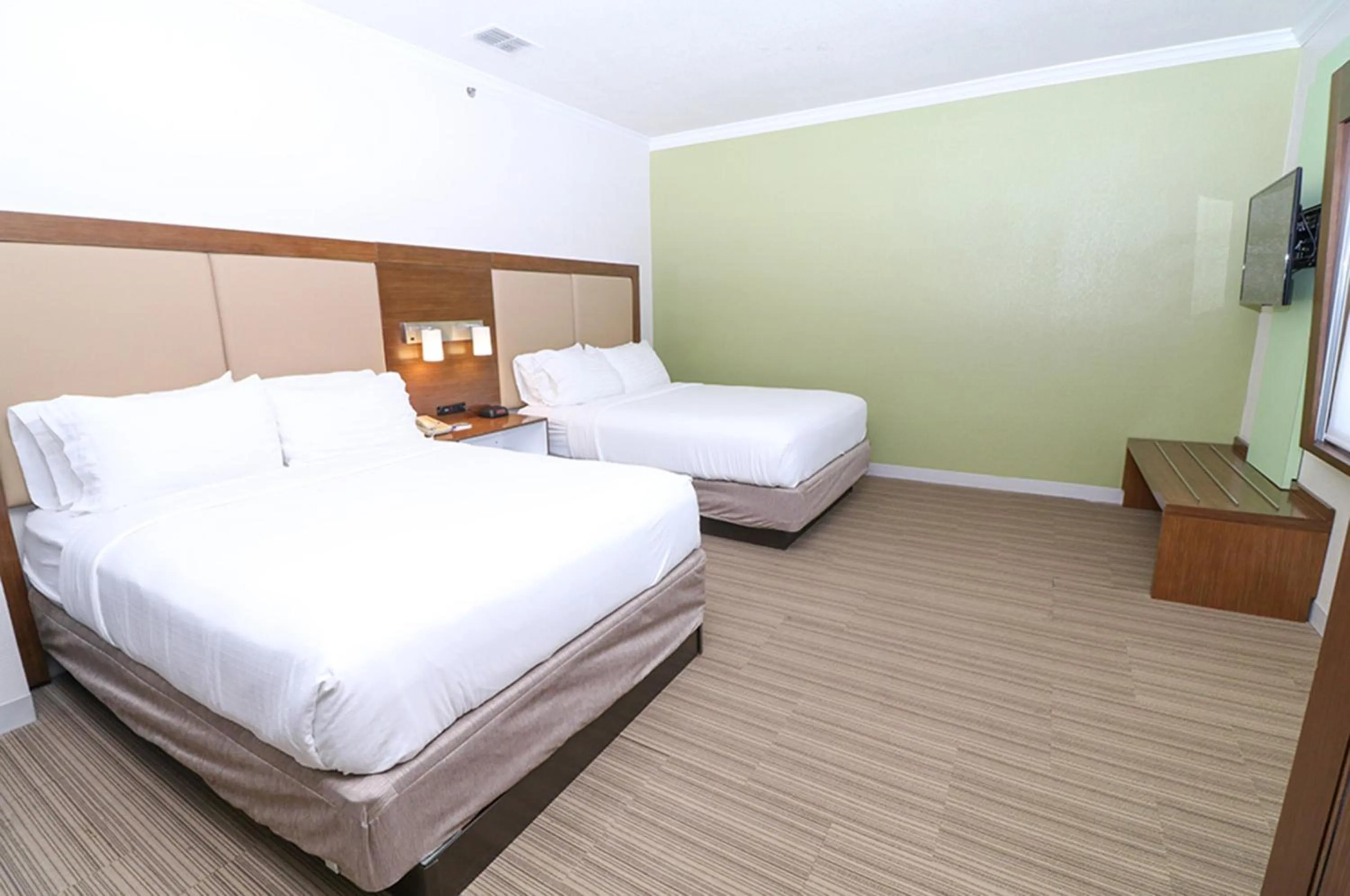 Photo of the whole room, Bed in Holiday Inn Express Hotel & Suites Greenville by IHG