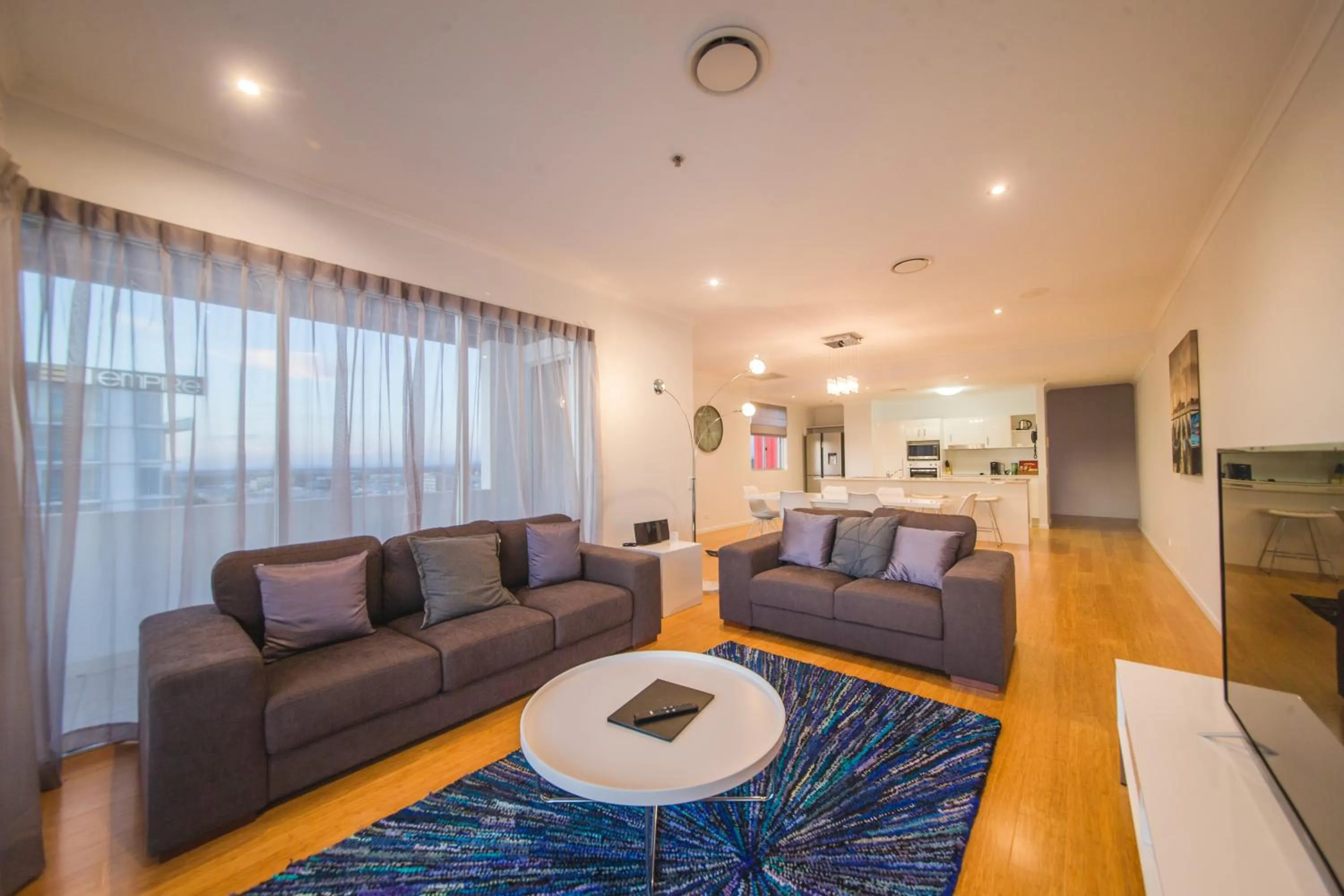 TV and multimedia in Edge Apartment Hotel