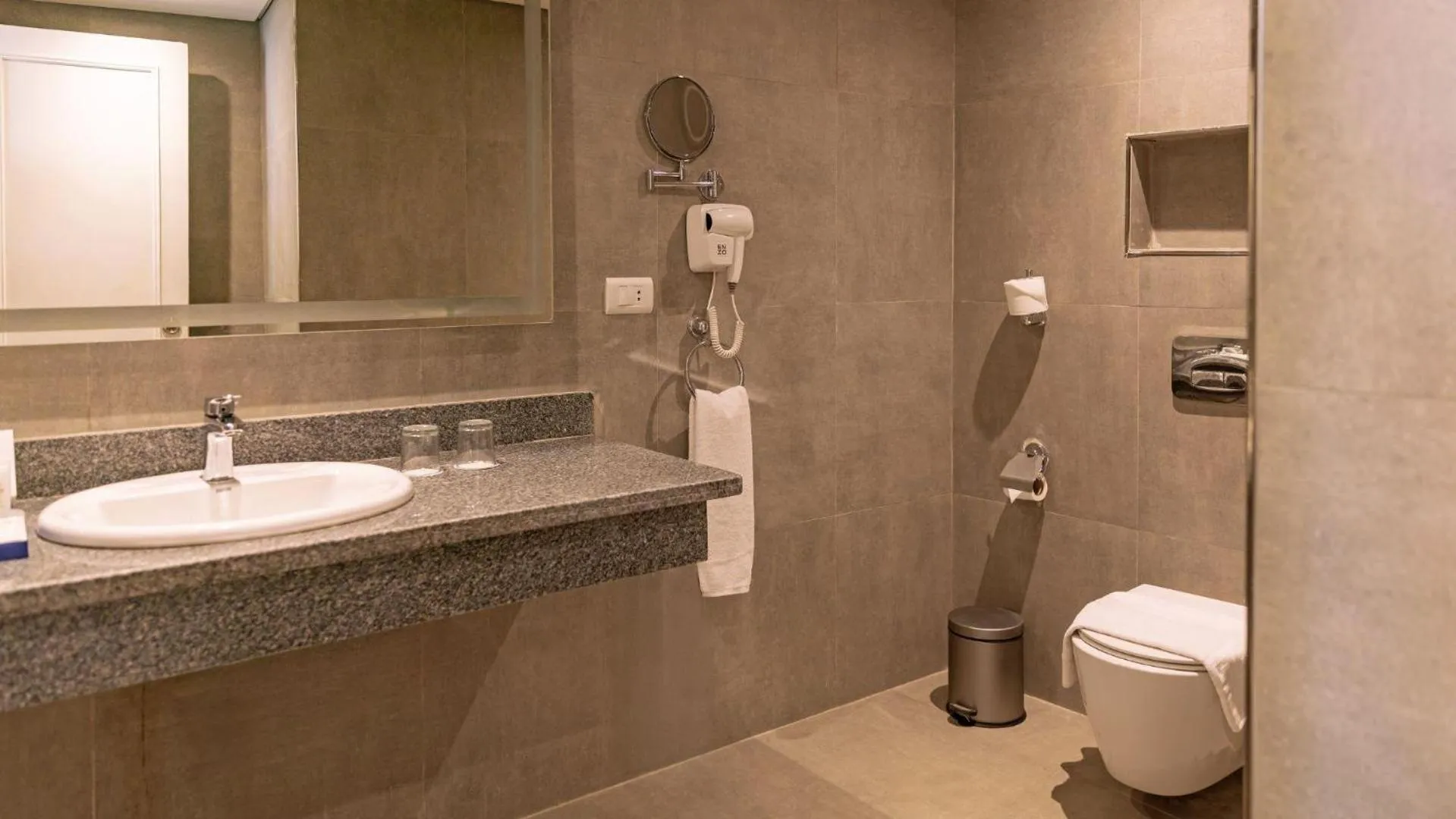 Bathroom in Sunny Days Mirette Family Resort