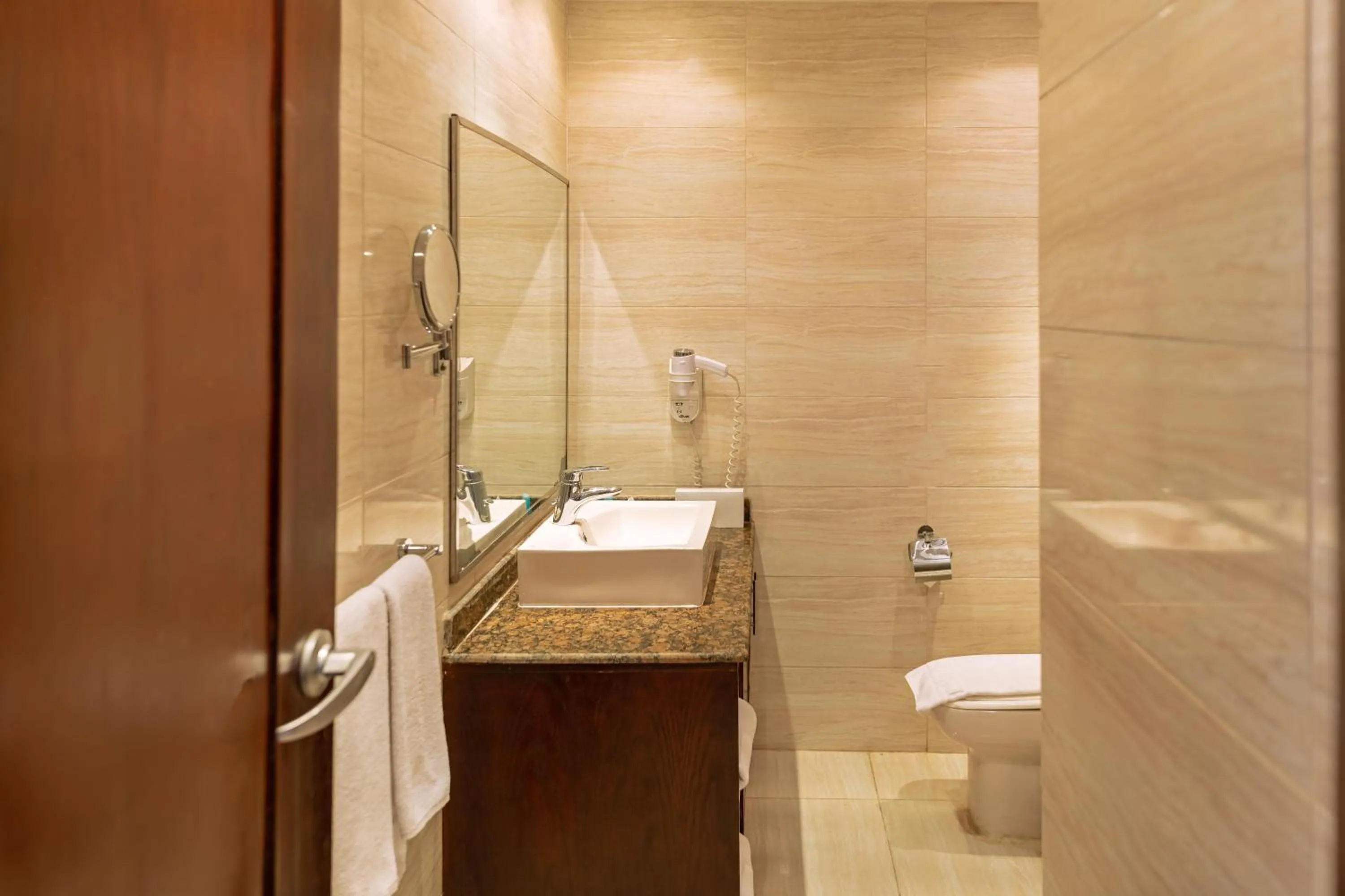 Bathroom in Sunny Days Mirette Family Resort