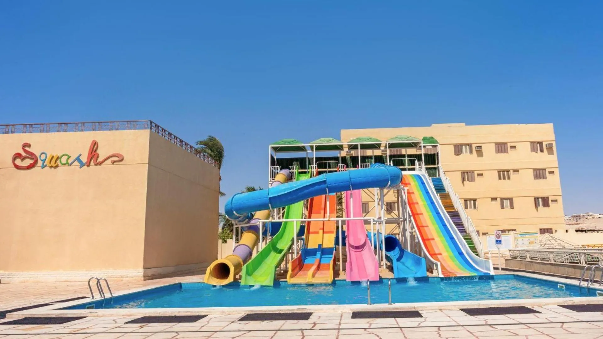 Swimming pool in Sunny Days Mirette Family Resort