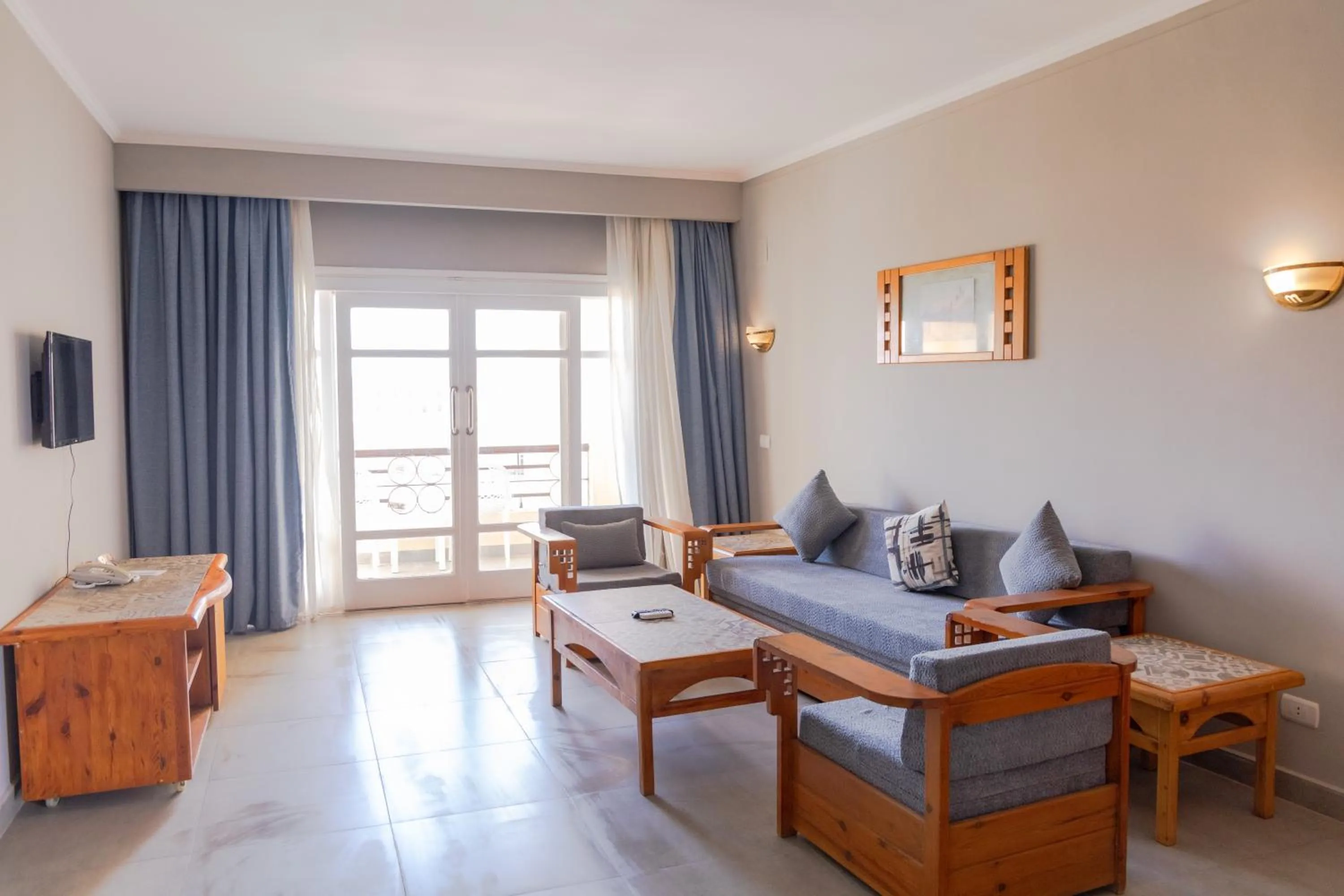 TV and multimedia in Sunny Days Mirette Family Resort