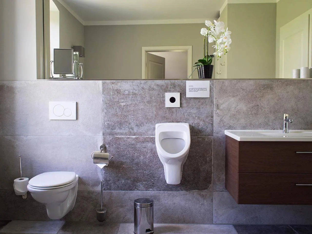 Shower in Herrenhaus Gut Neuruppersdorf