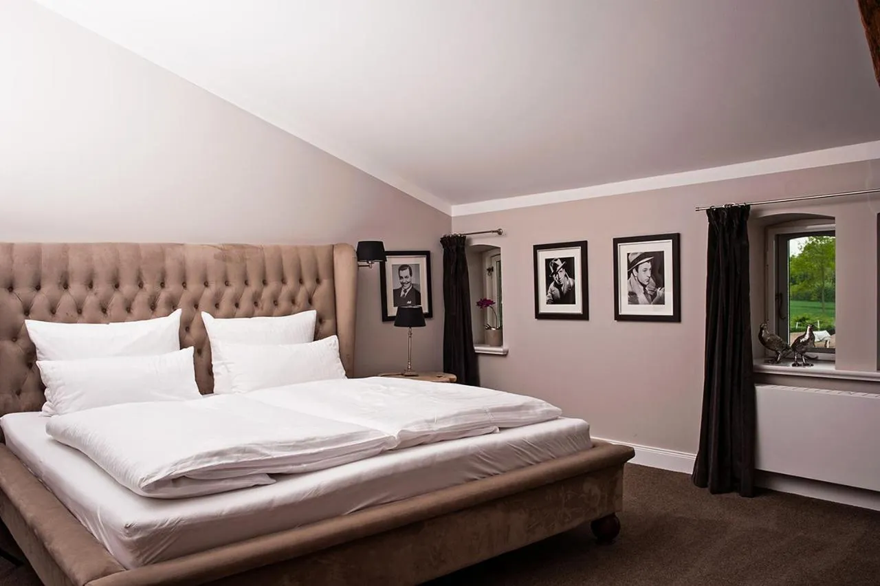 Bedroom, Bed in Herrenhaus Gut Neuruppersdorf