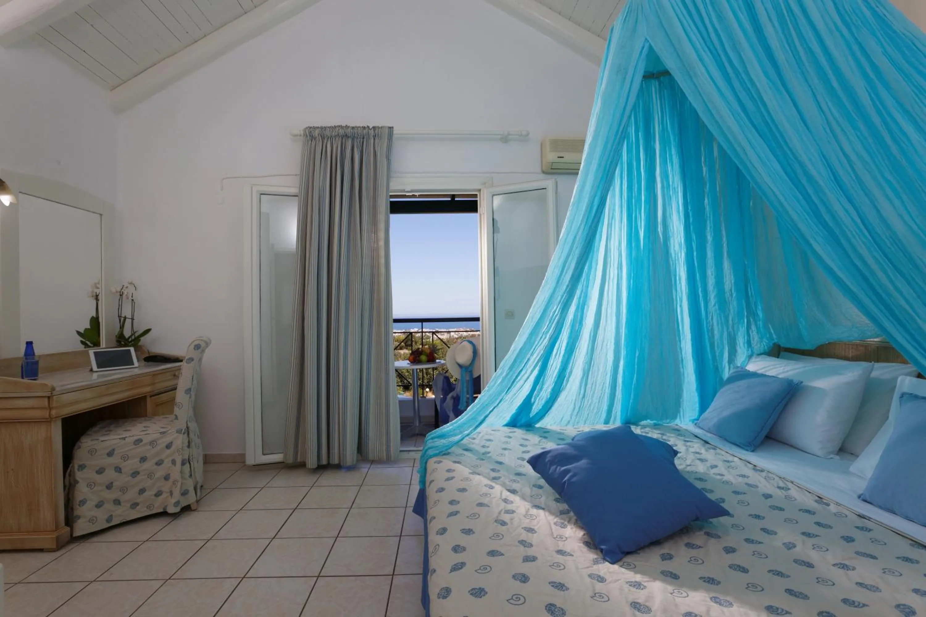 Bedroom, Bed in Piskopiano Village