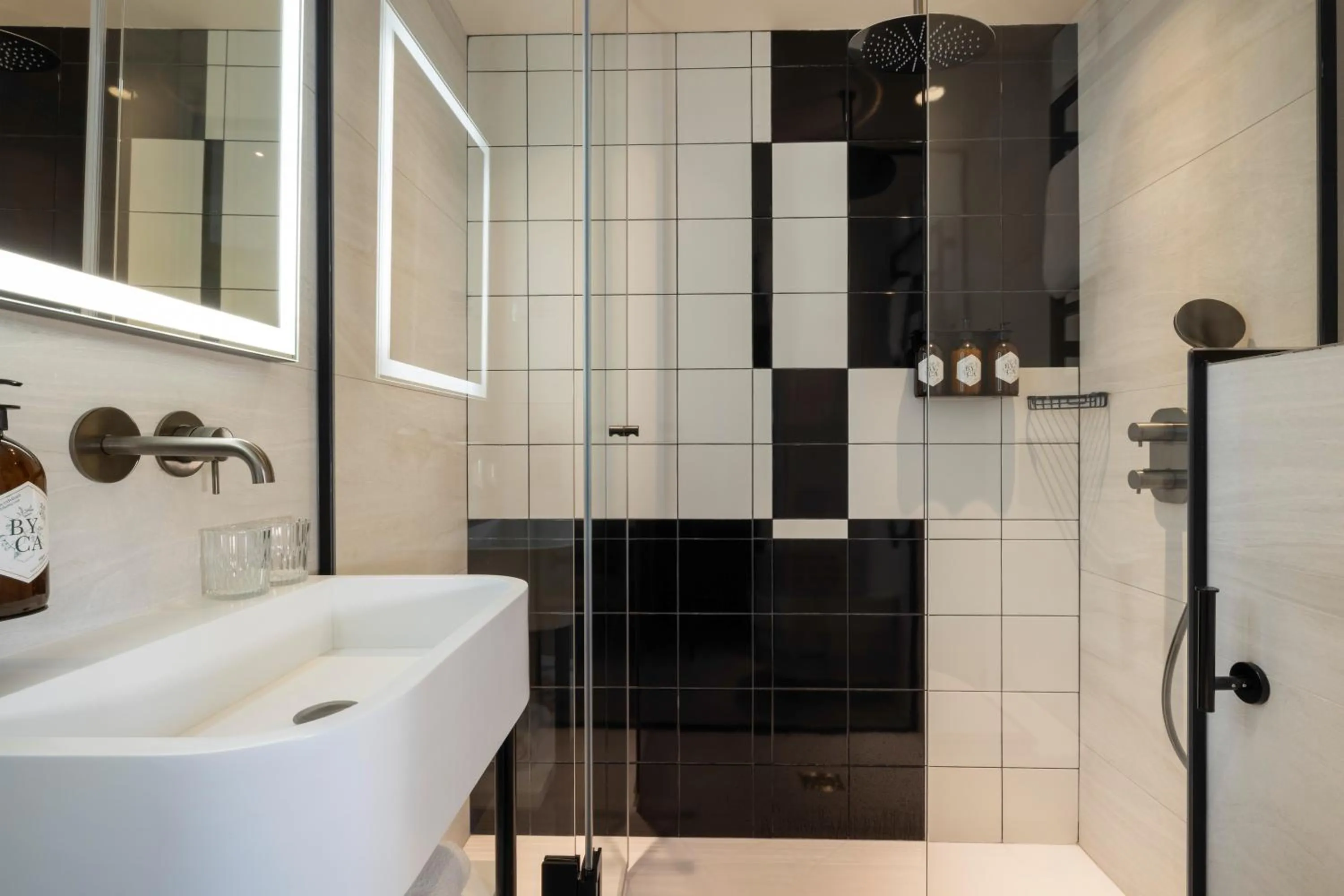 Shower in Hôtel Raspail Montparnasse