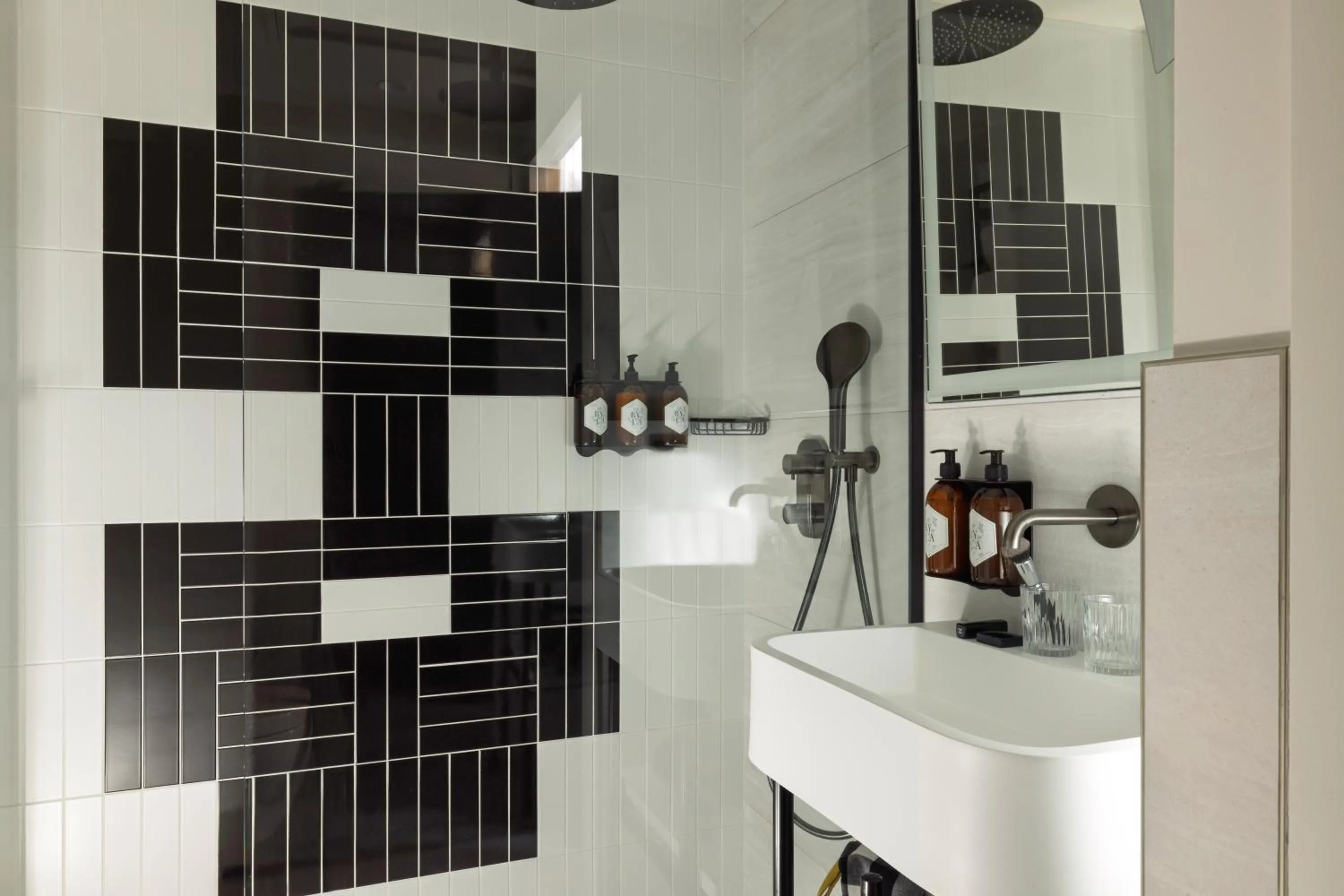 Bathroom in Hôtel Raspail Montparnasse