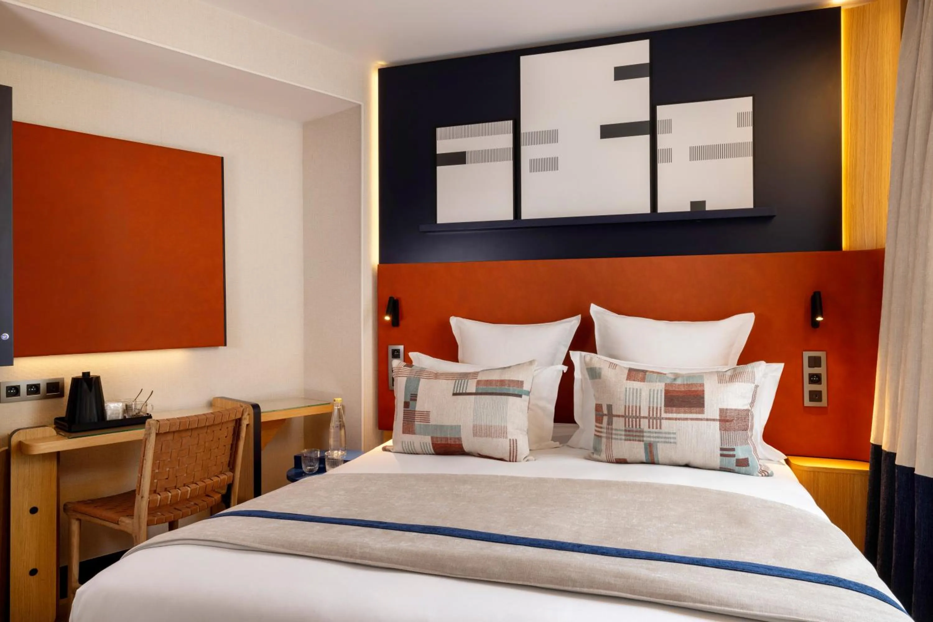 Bed in Hôtel Raspail Montparnasse