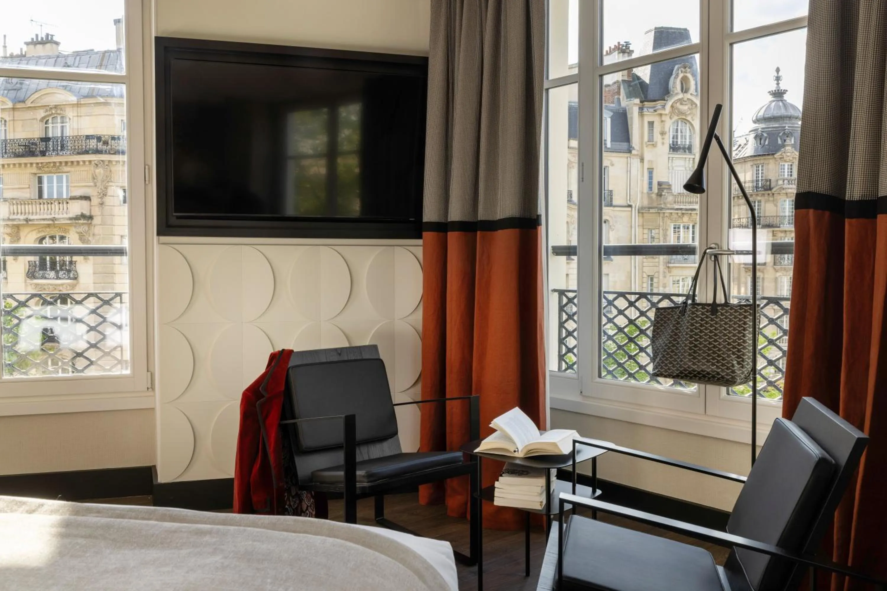 TV and multimedia in Hôtel Raspail Montparnasse