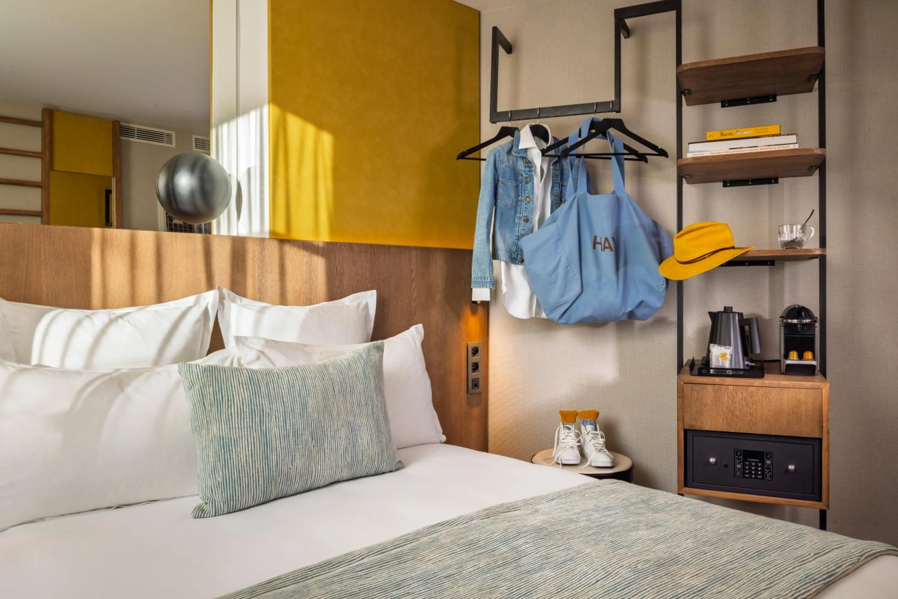 Bed in Hôtel Raspail Montparnasse