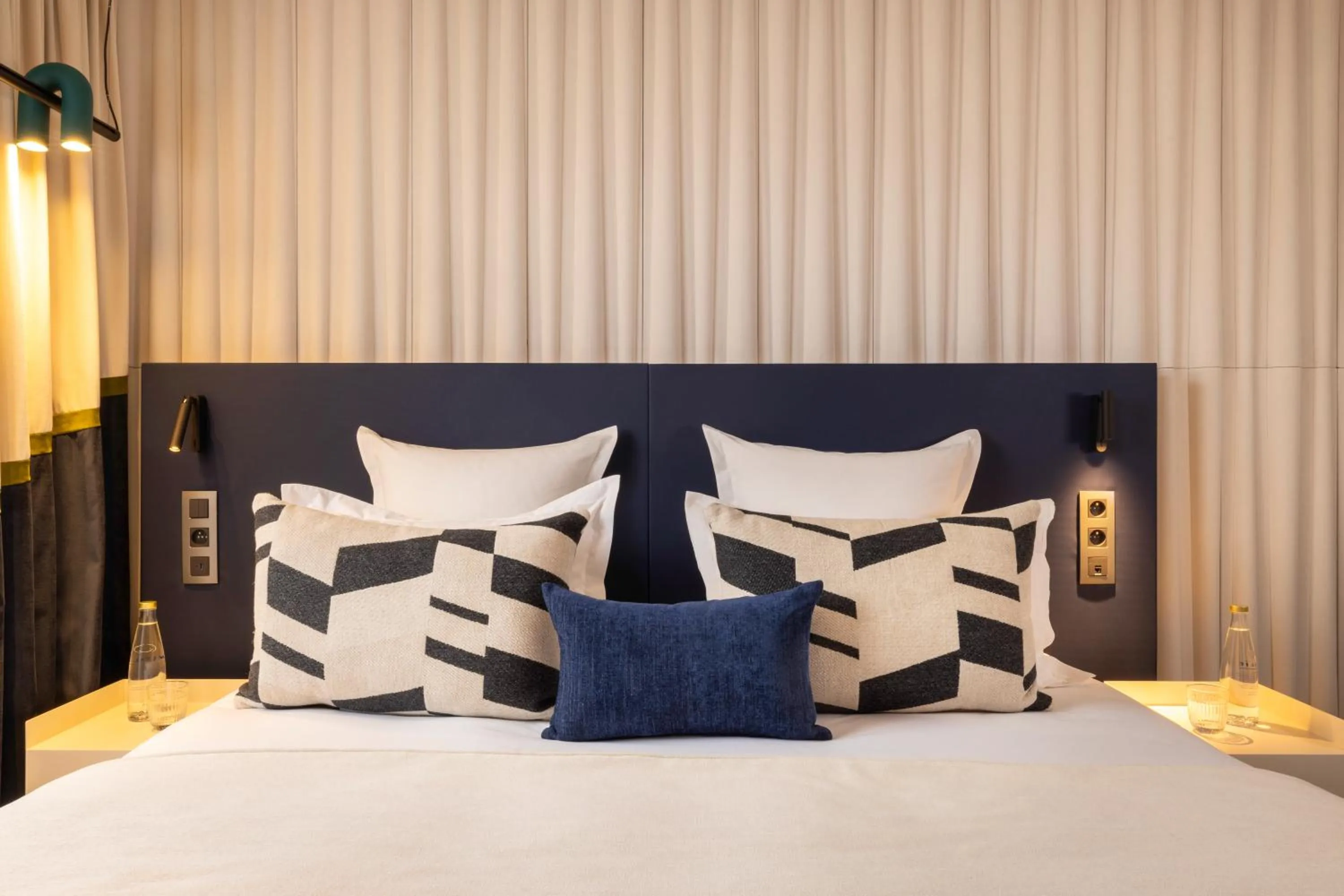 Bed in Hôtel Raspail Montparnasse