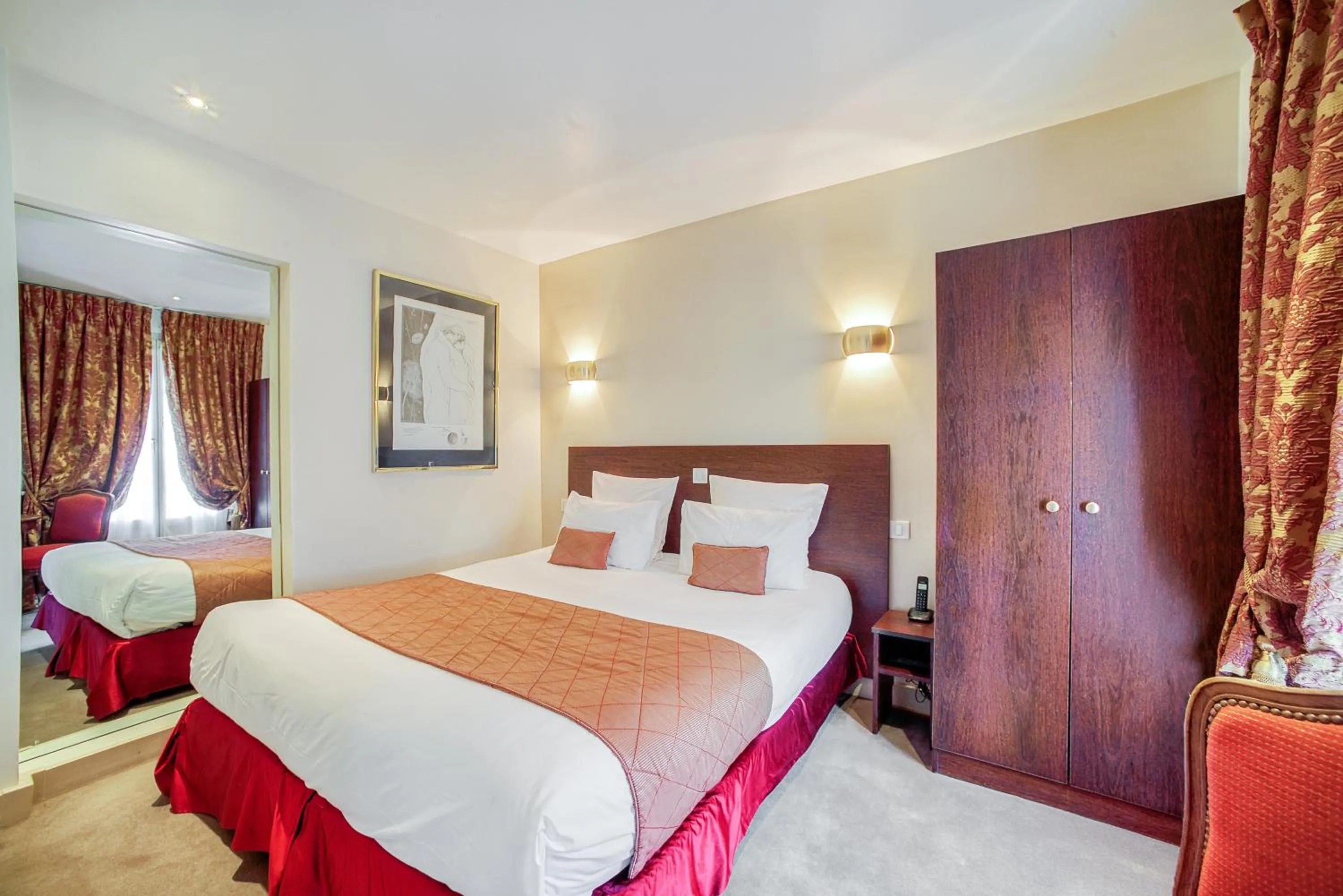 Bed in Queens Boutique Hotel