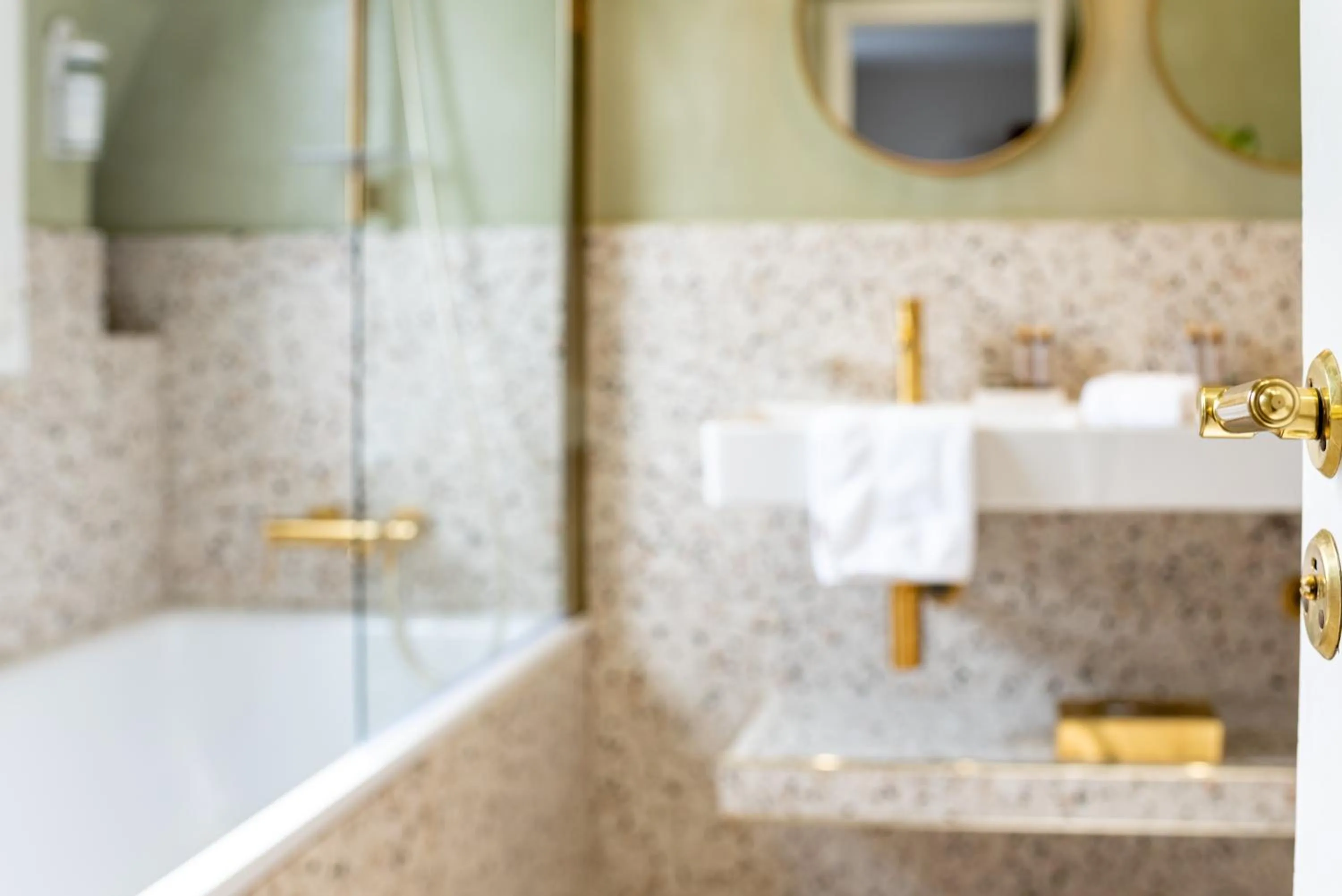 Toilet in Queens Boutique Hotel