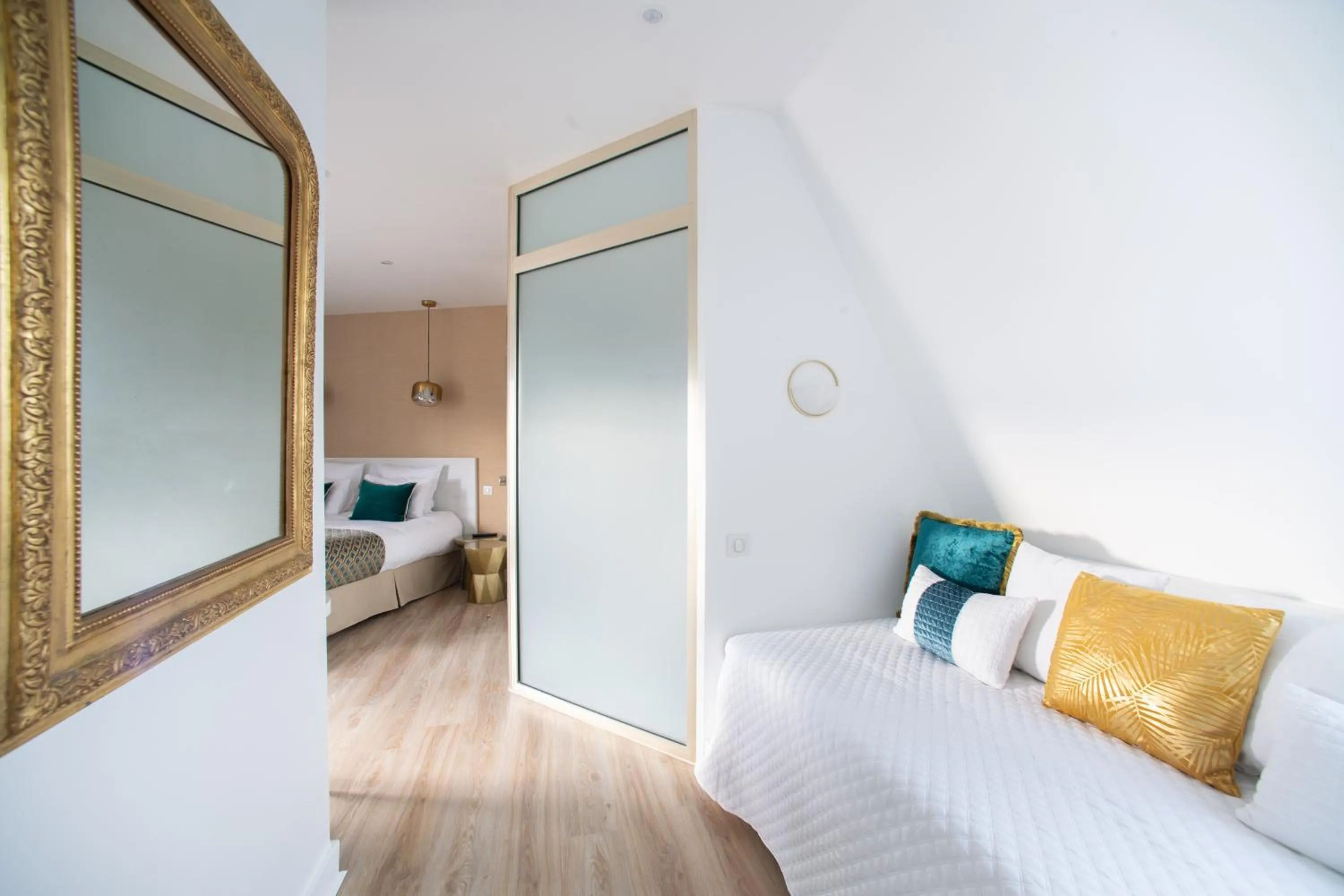 Bedroom, Bed in Queens Boutique Hotel