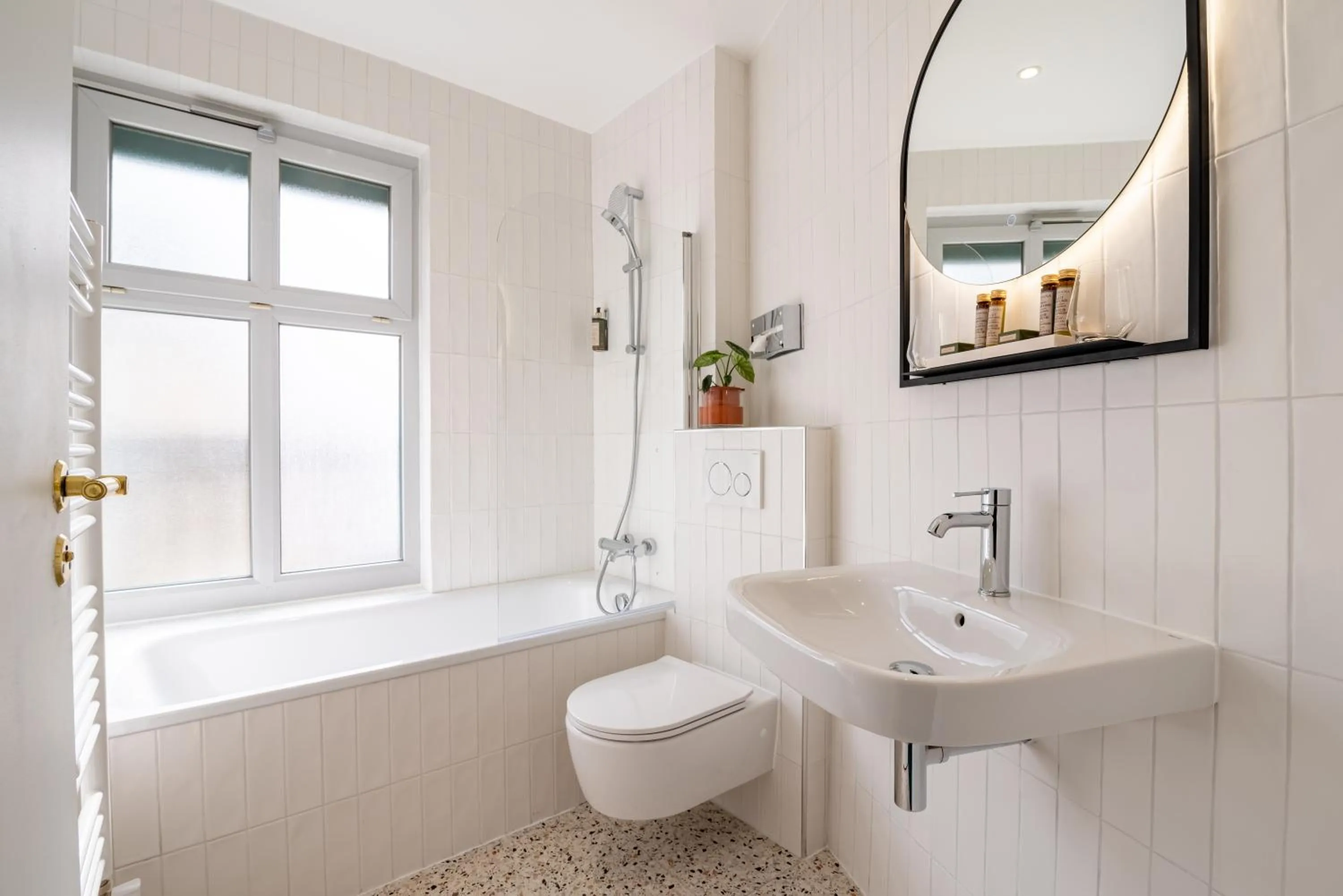 Toilet in Queens Boutique Hotel