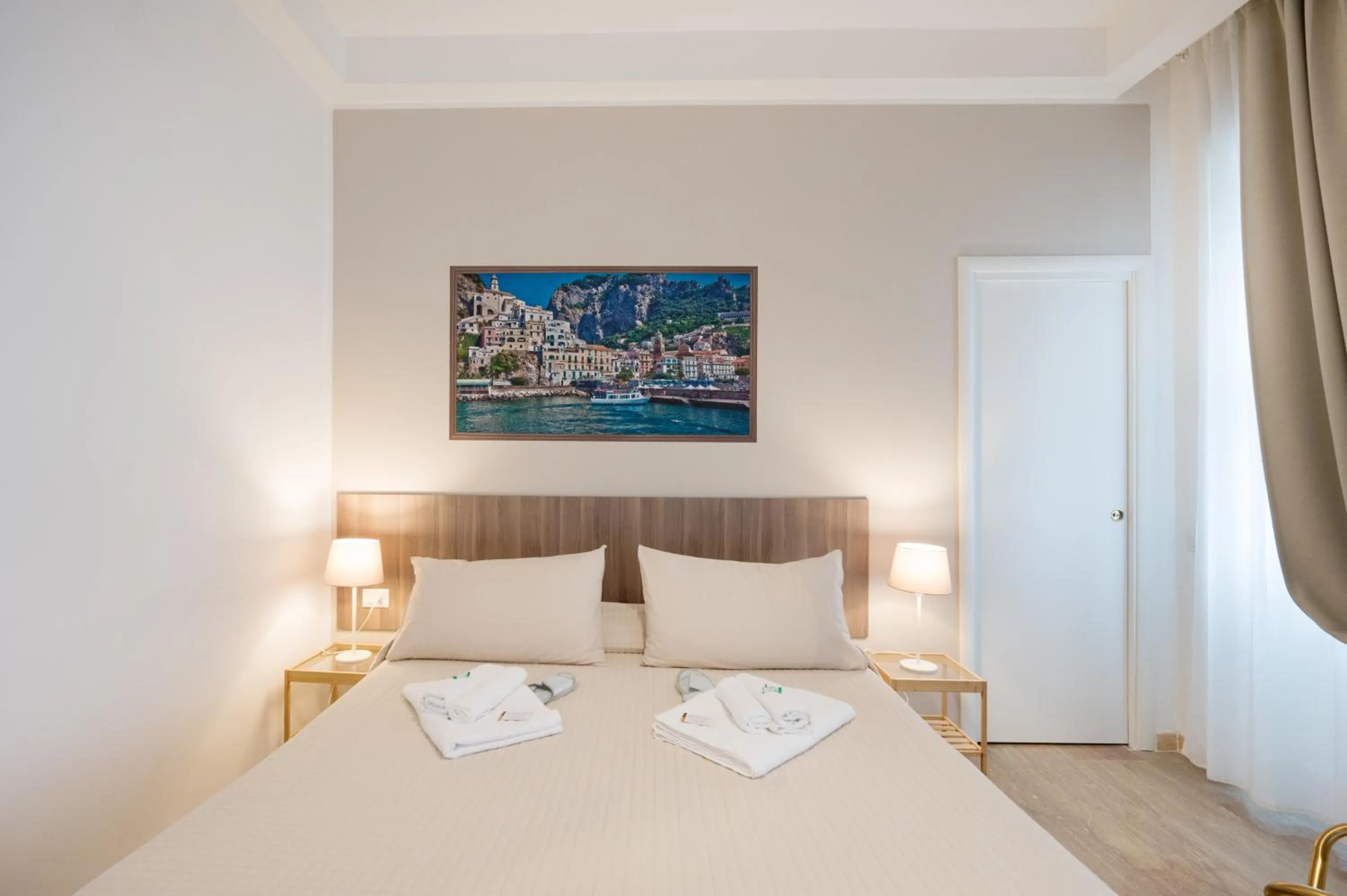 Photo of the whole room, Bed in Panoramic Rooms Salerno