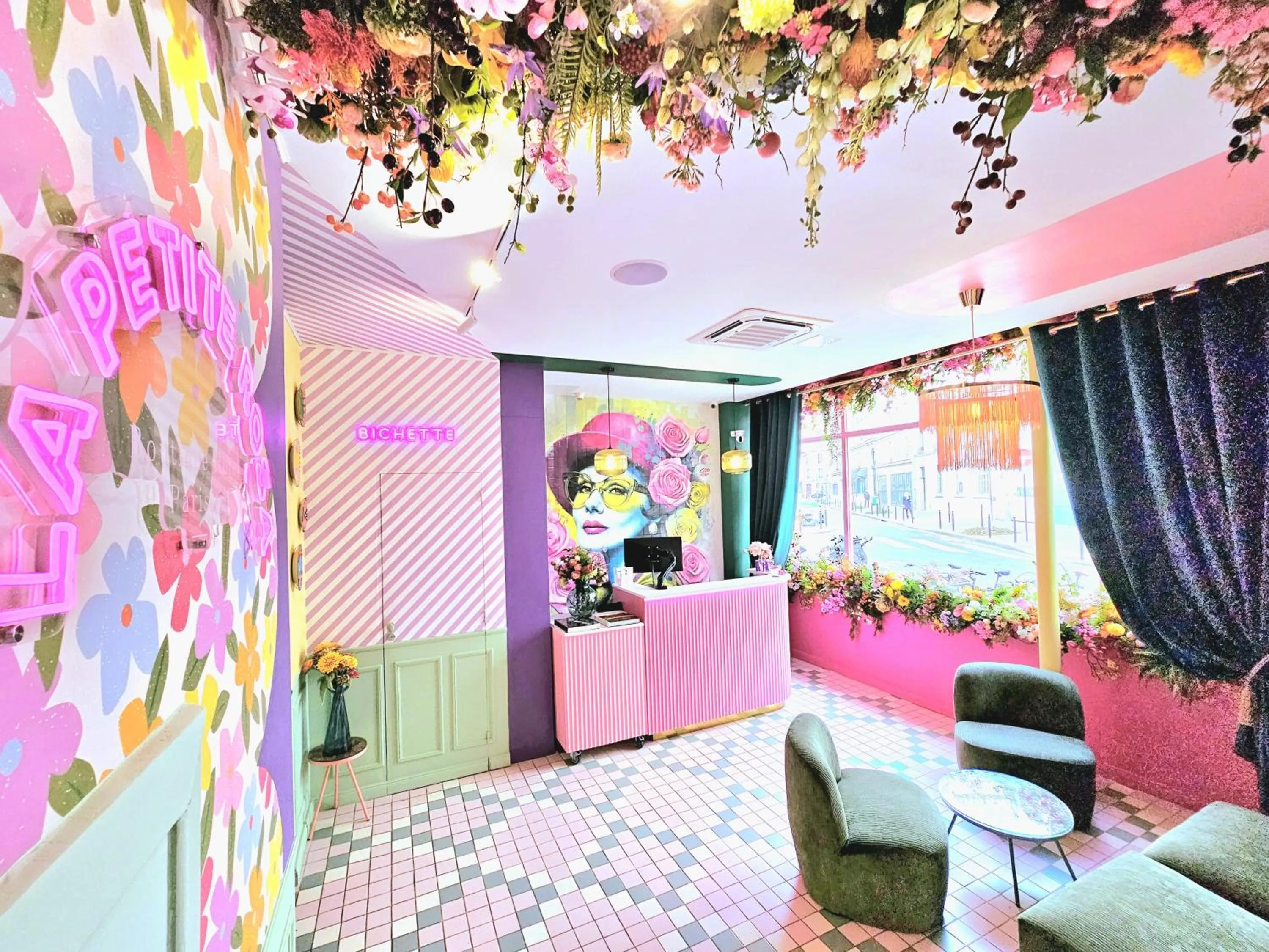 Property building in Hotel La Petite Rosa