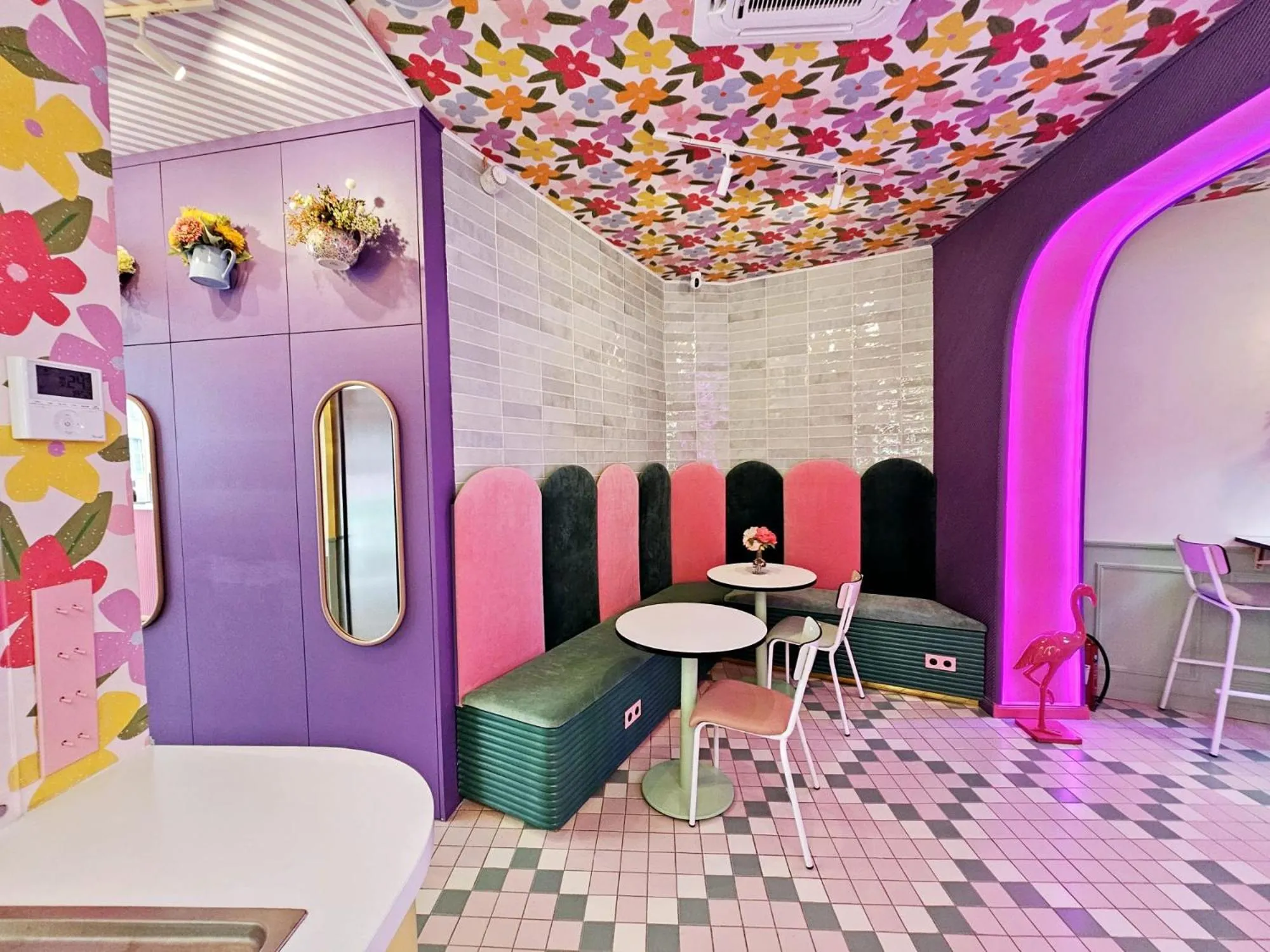 Property building in Hotel La Petite Rosa