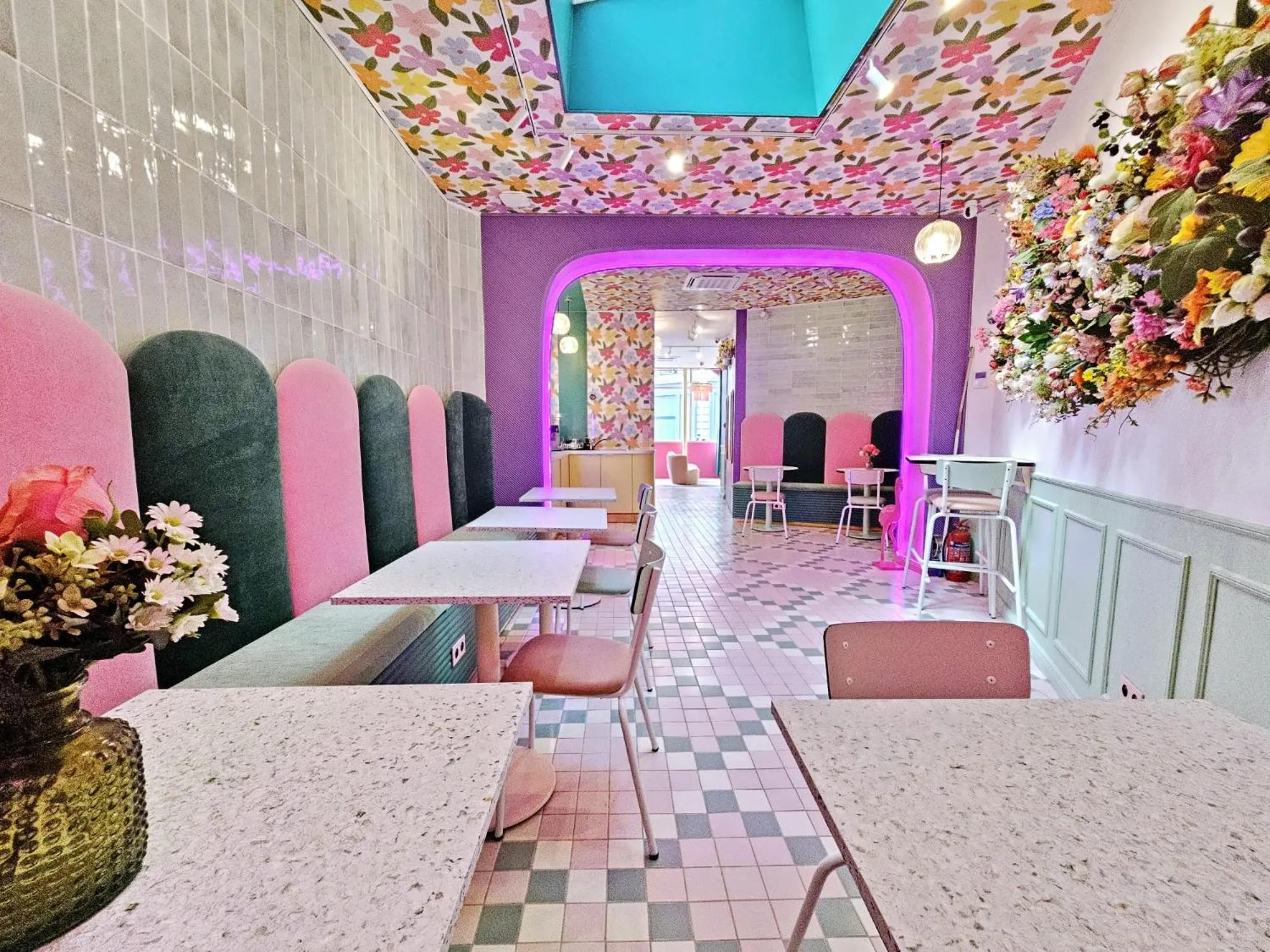 Property building in Hotel La Petite Rosa