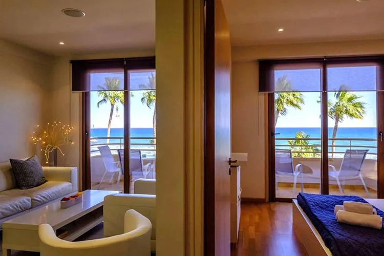 Les Palmiers Beach Boutique Hotel & Luxury Apartments