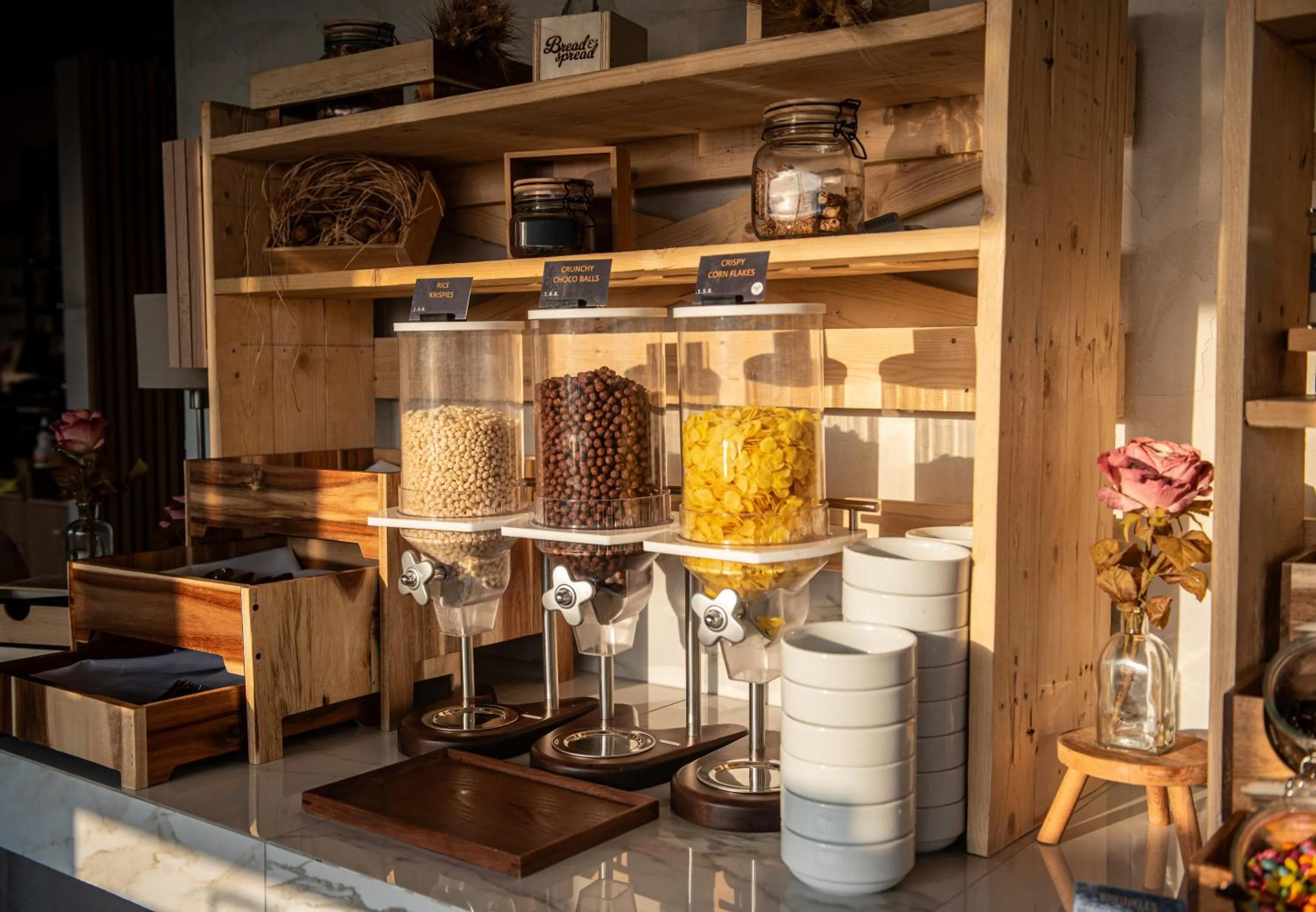 Breakfast in Rise Urban Art Hotel