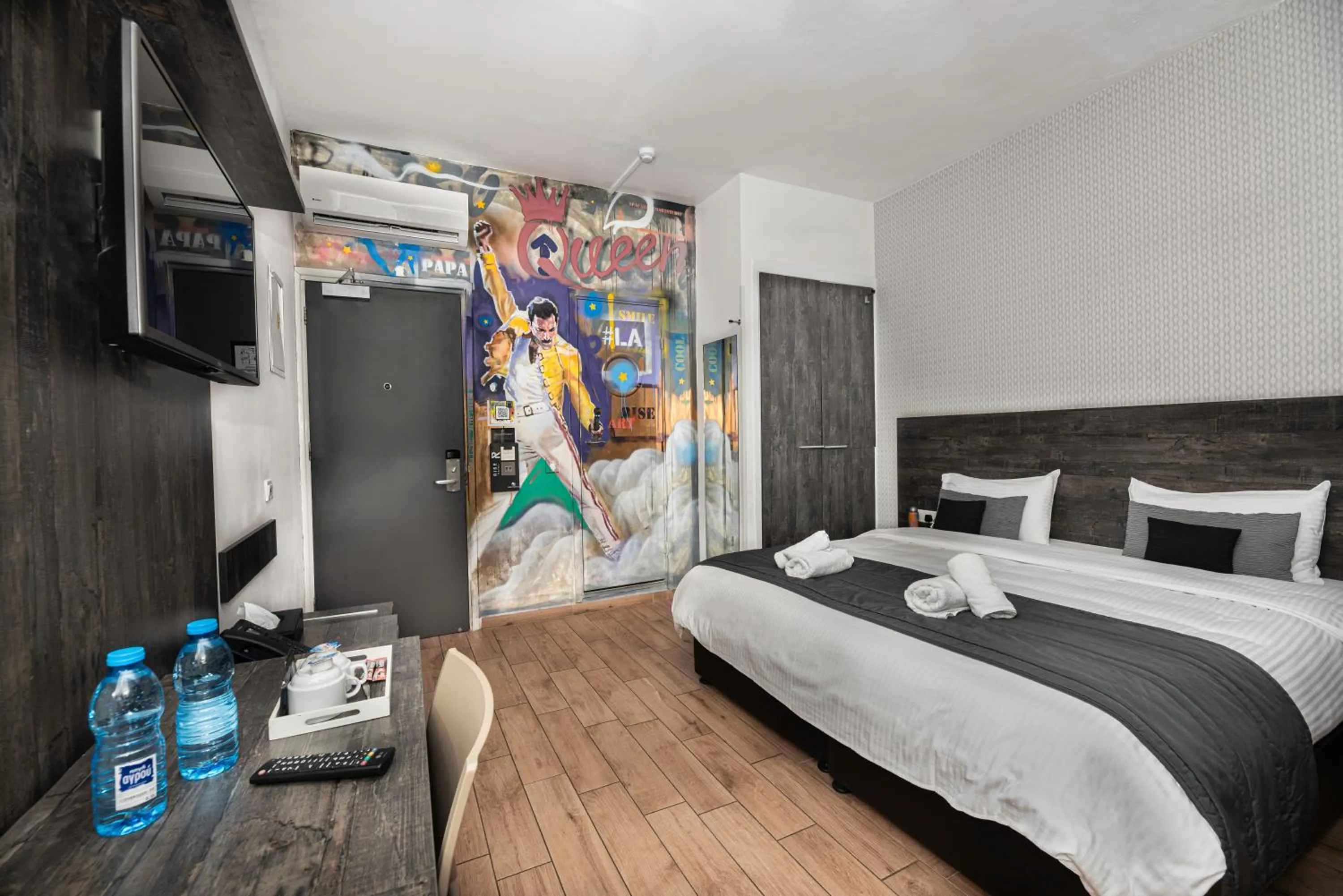 Bed in Rise Urban Art Hotel