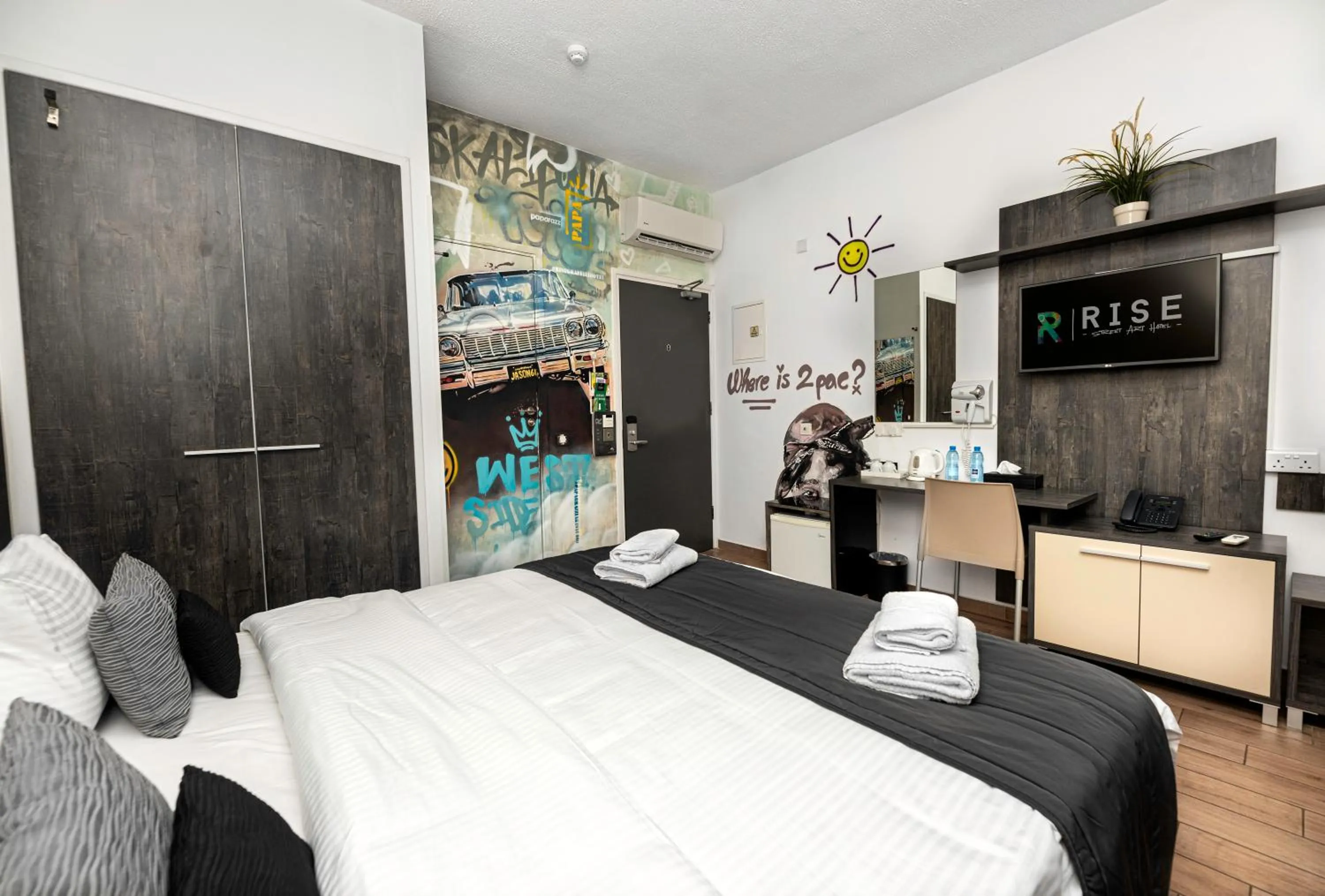 Bed in Rise Urban Art Hotel