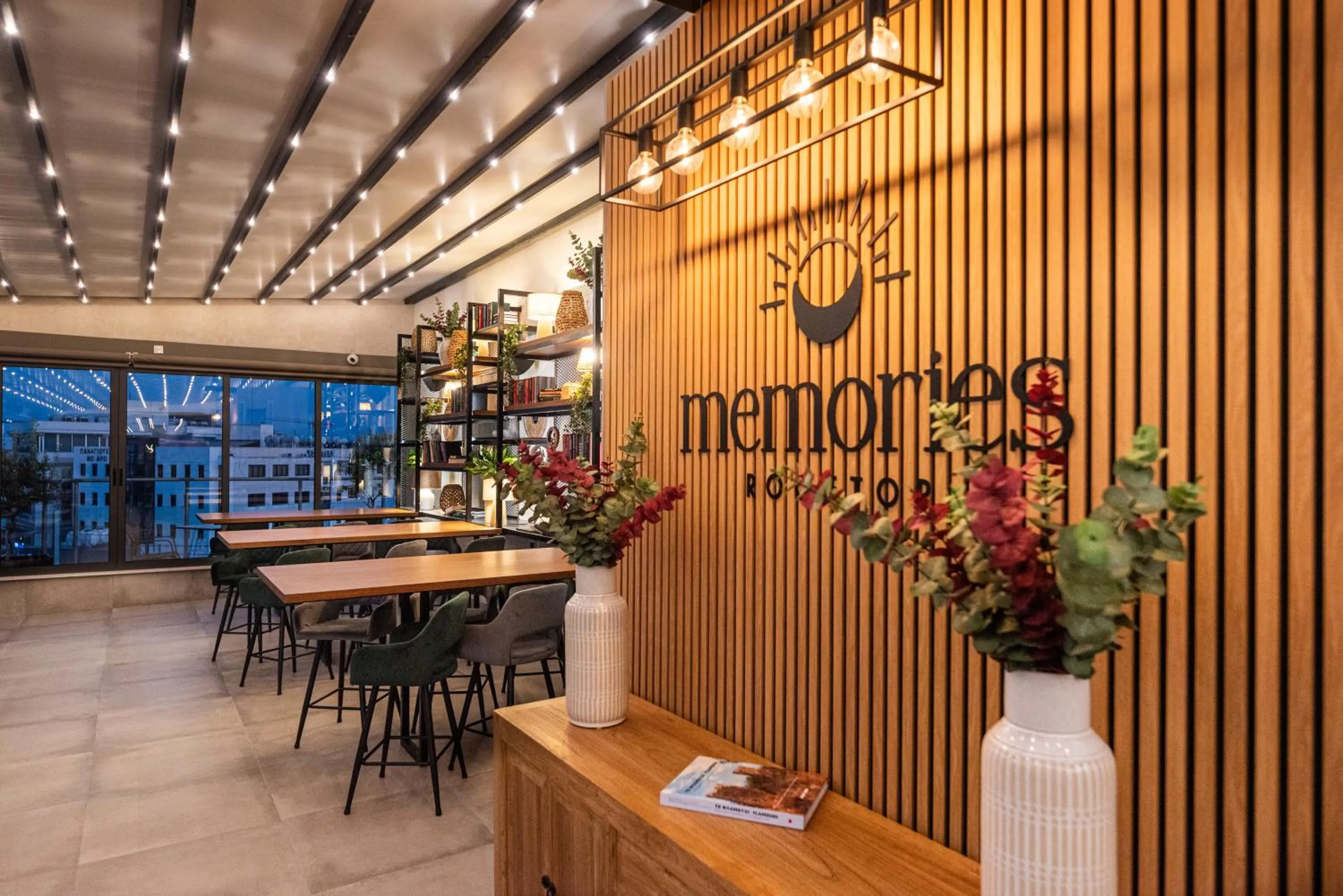 Restaurant/places to eat in Rise Urban Art Hotel