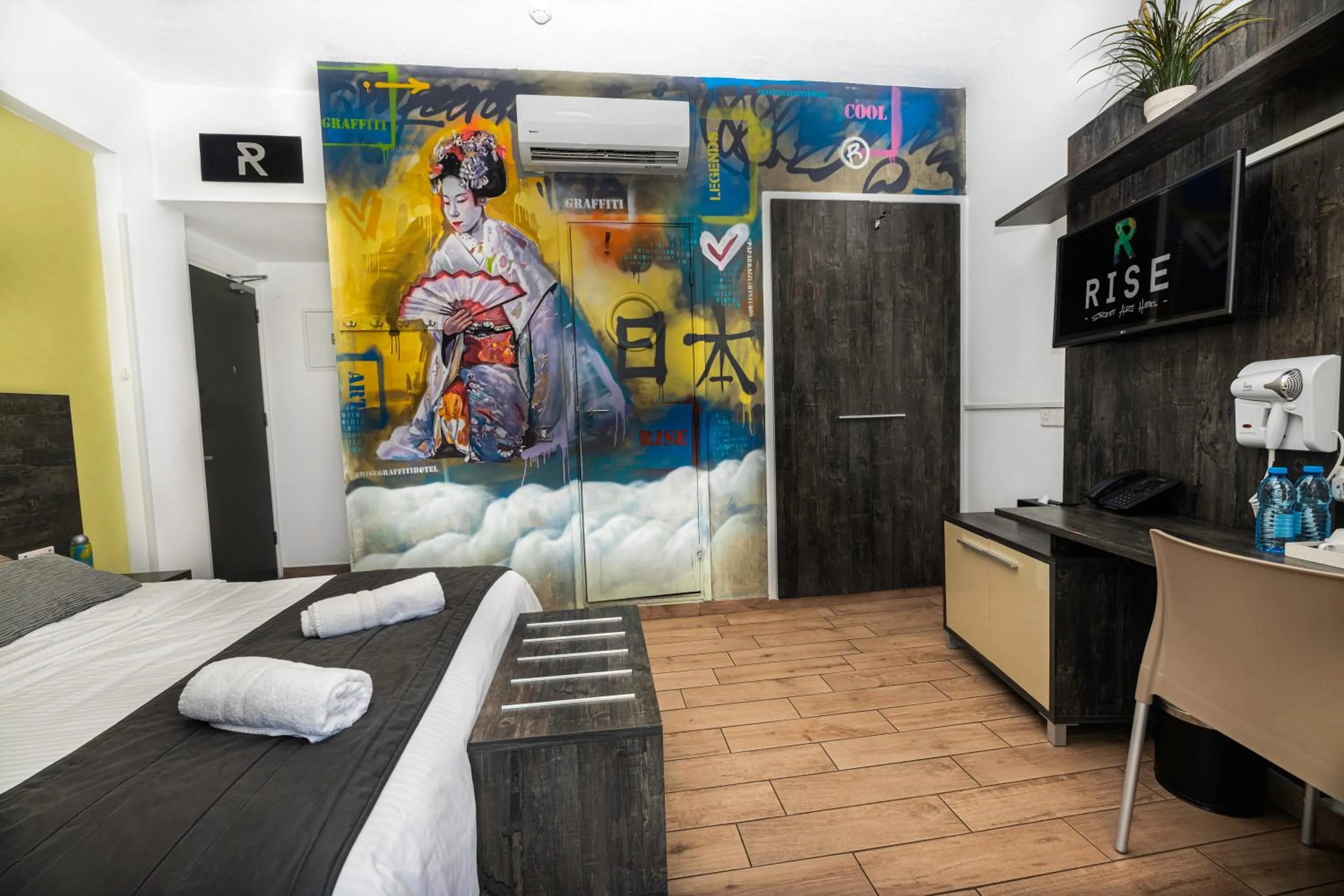 Bed in Rise Urban Art Hotel