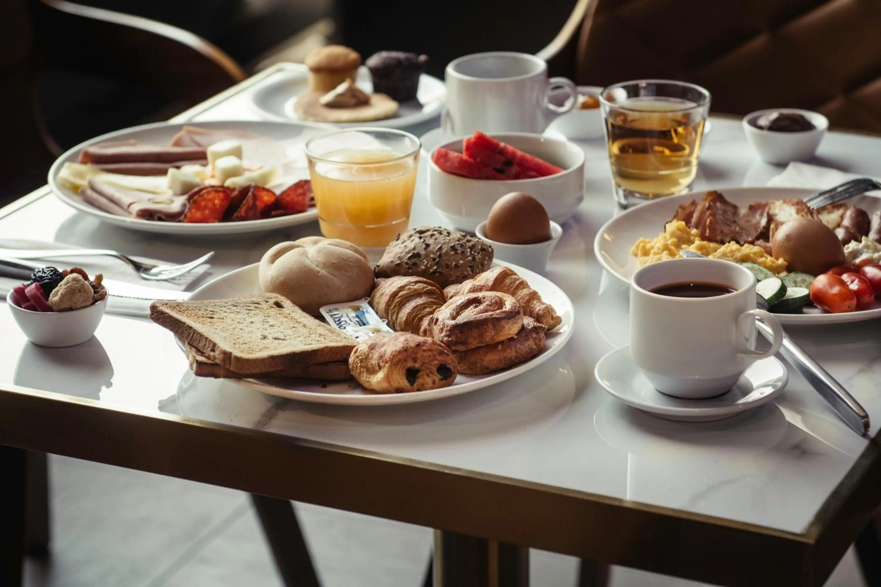 Breakfast in Rise Urban Art Hotel