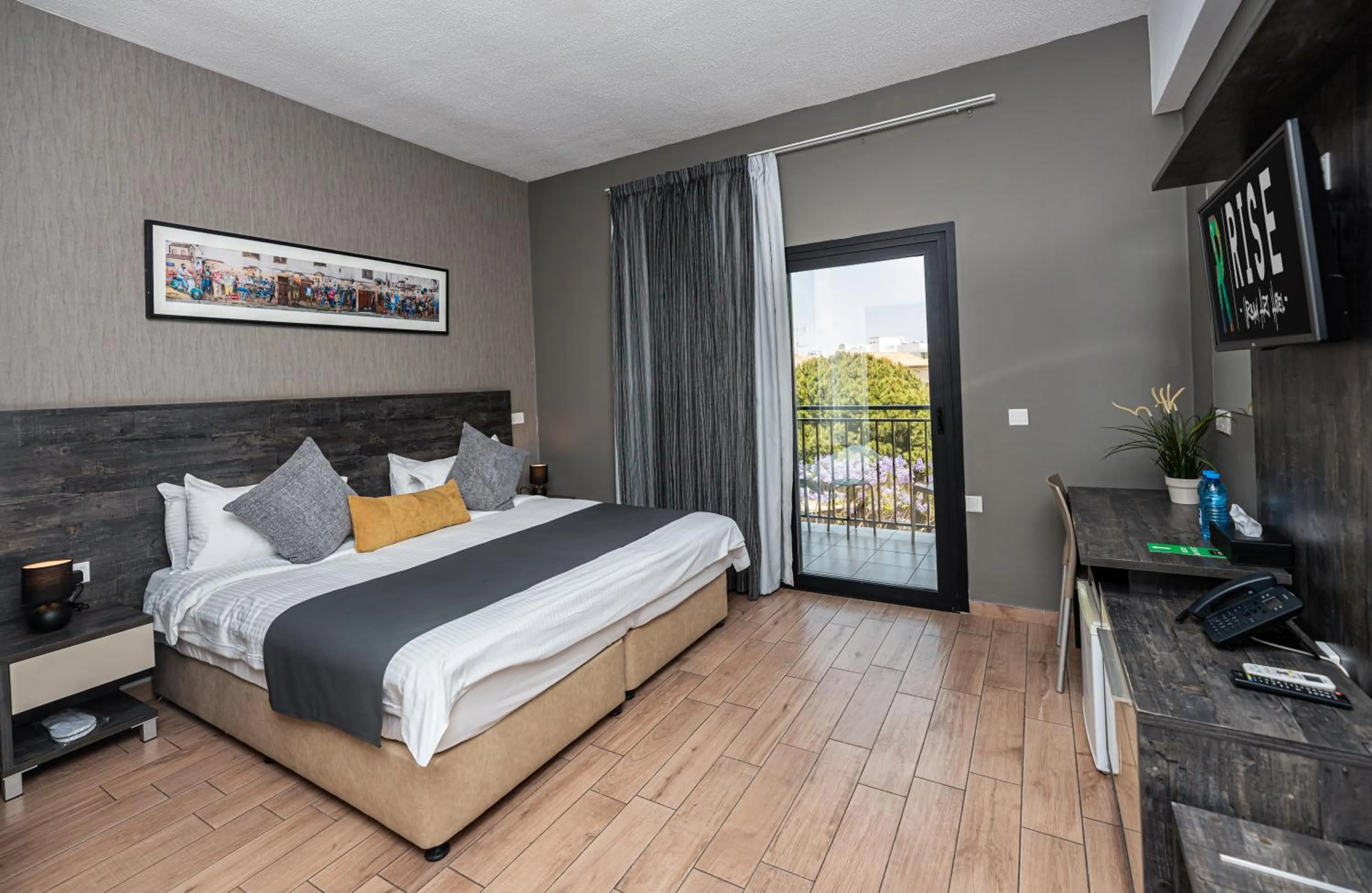 Bathroom, Bed in Rise Urban Art Hotel