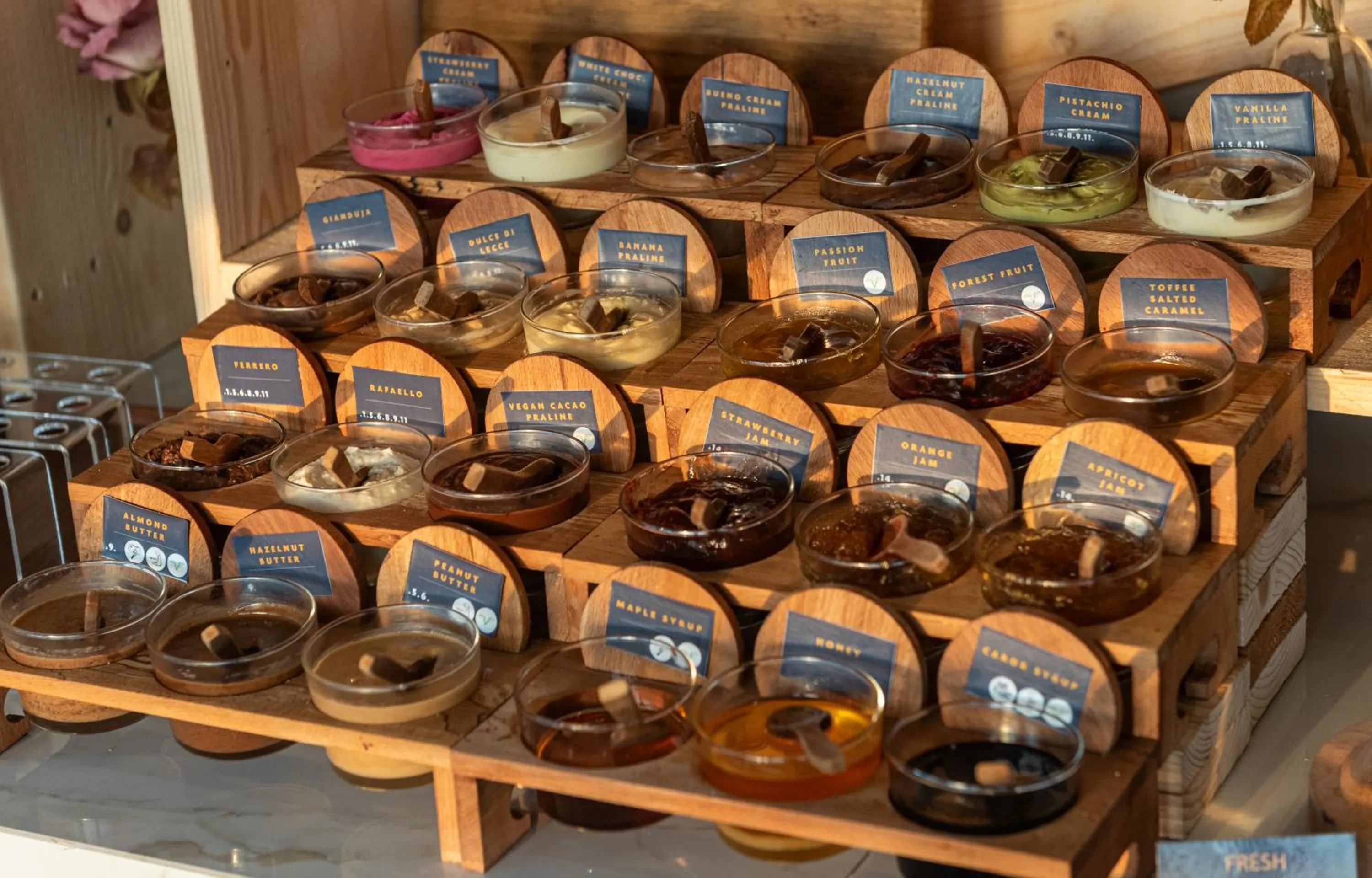 Restaurant/places to eat in Rise Urban Art Hotel