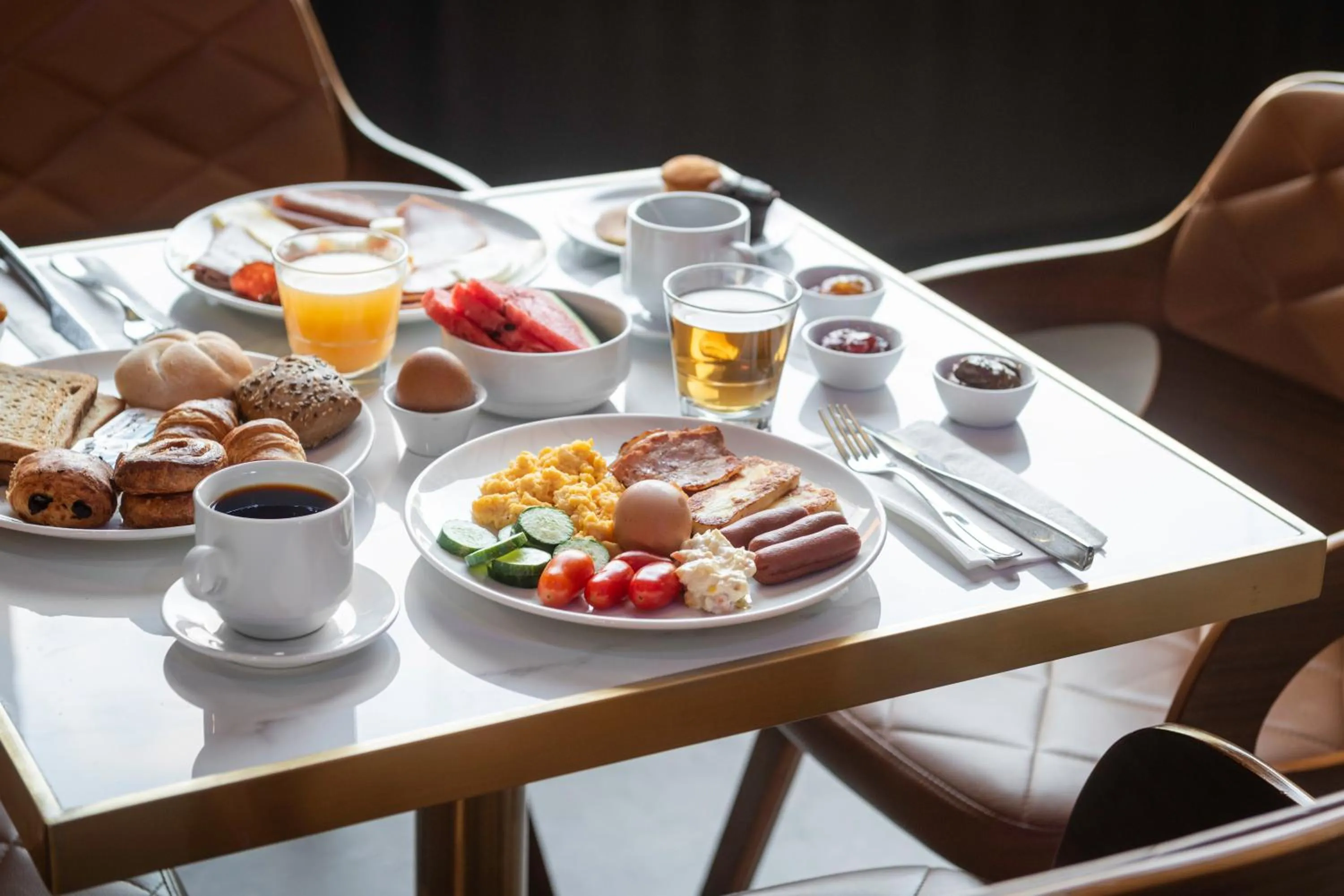 Food and drinks in Rise Urban Art Hotel