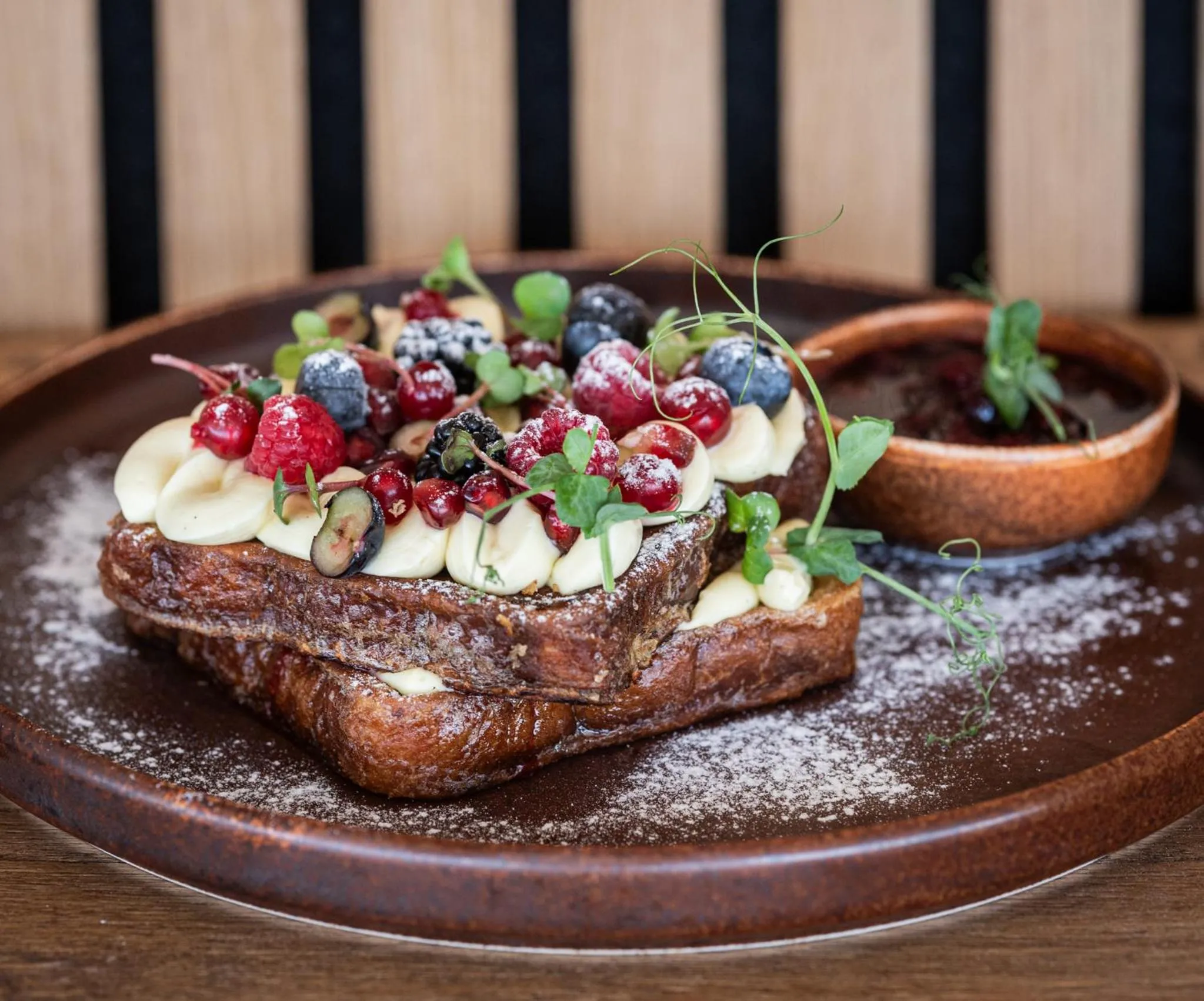 Restaurant/places to eat in Rise Urban Art Hotel