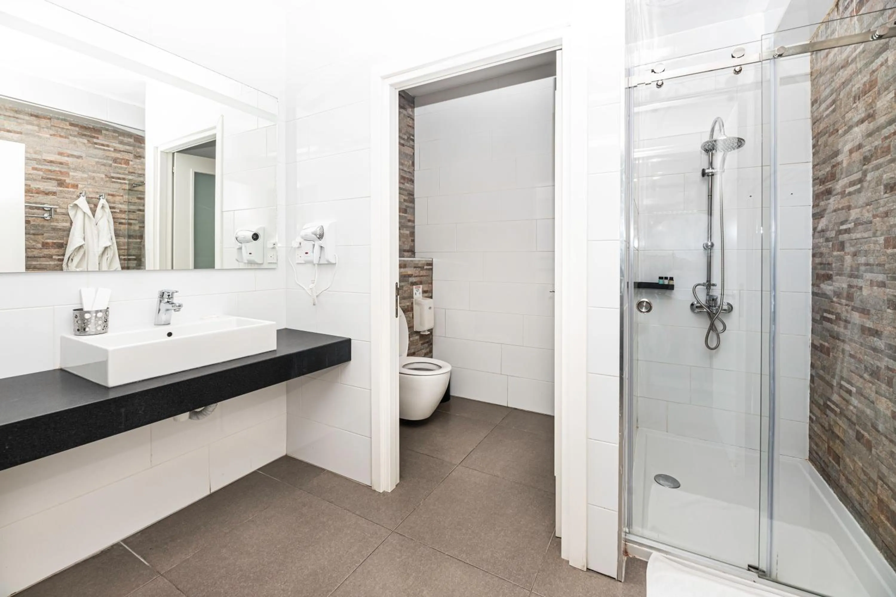 Shower in Rise Urban Art Hotel