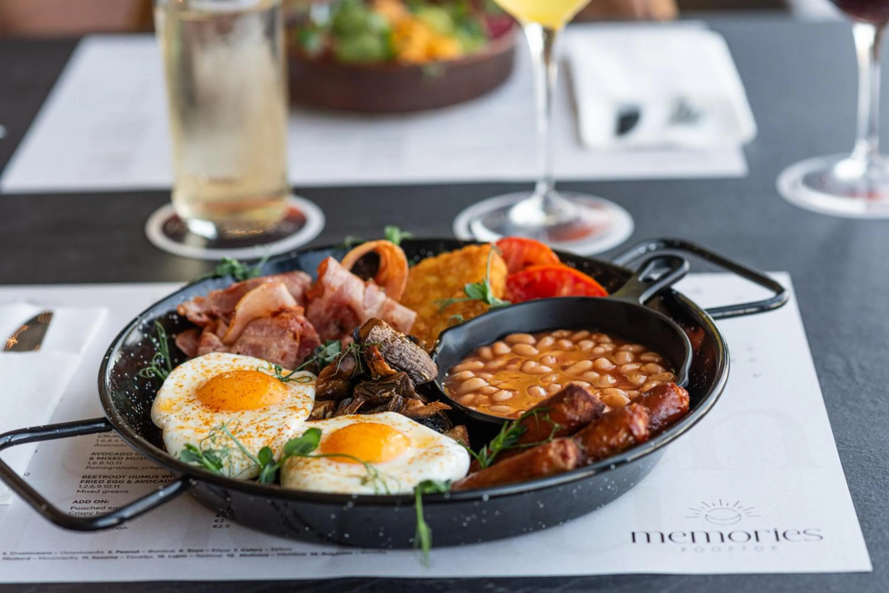 Restaurant/places to eat in Rise Urban Art Hotel