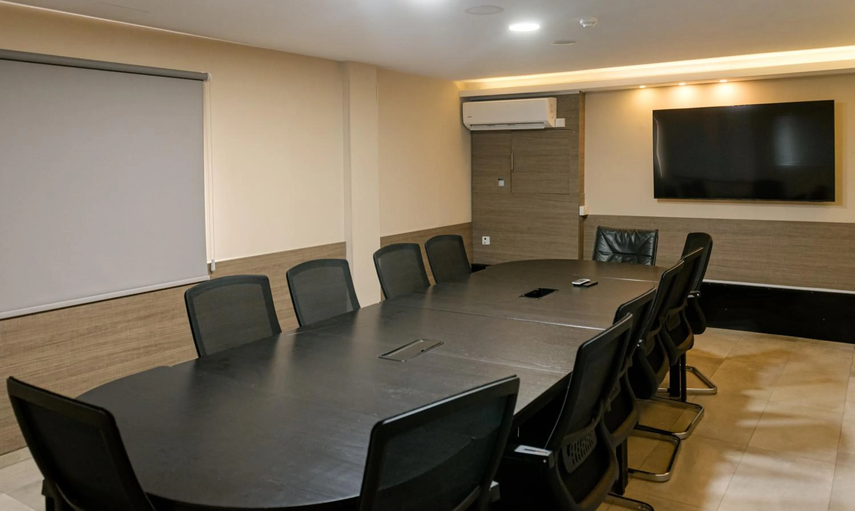 Meeting/conference room in Rise Urban Art Hotel