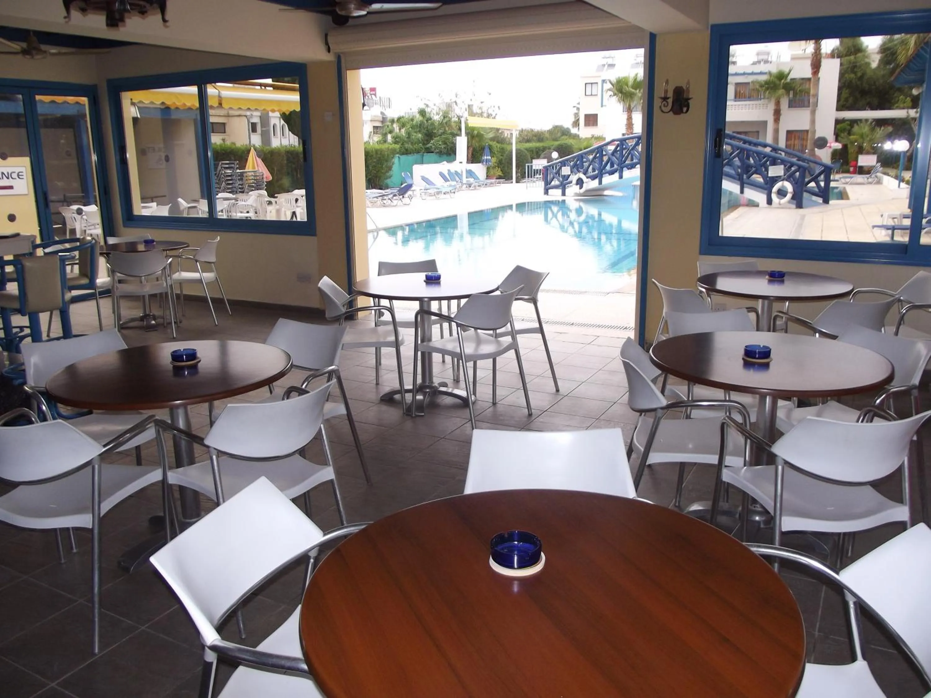 Lounge or bar in Kefalonitis Hotel Apartments