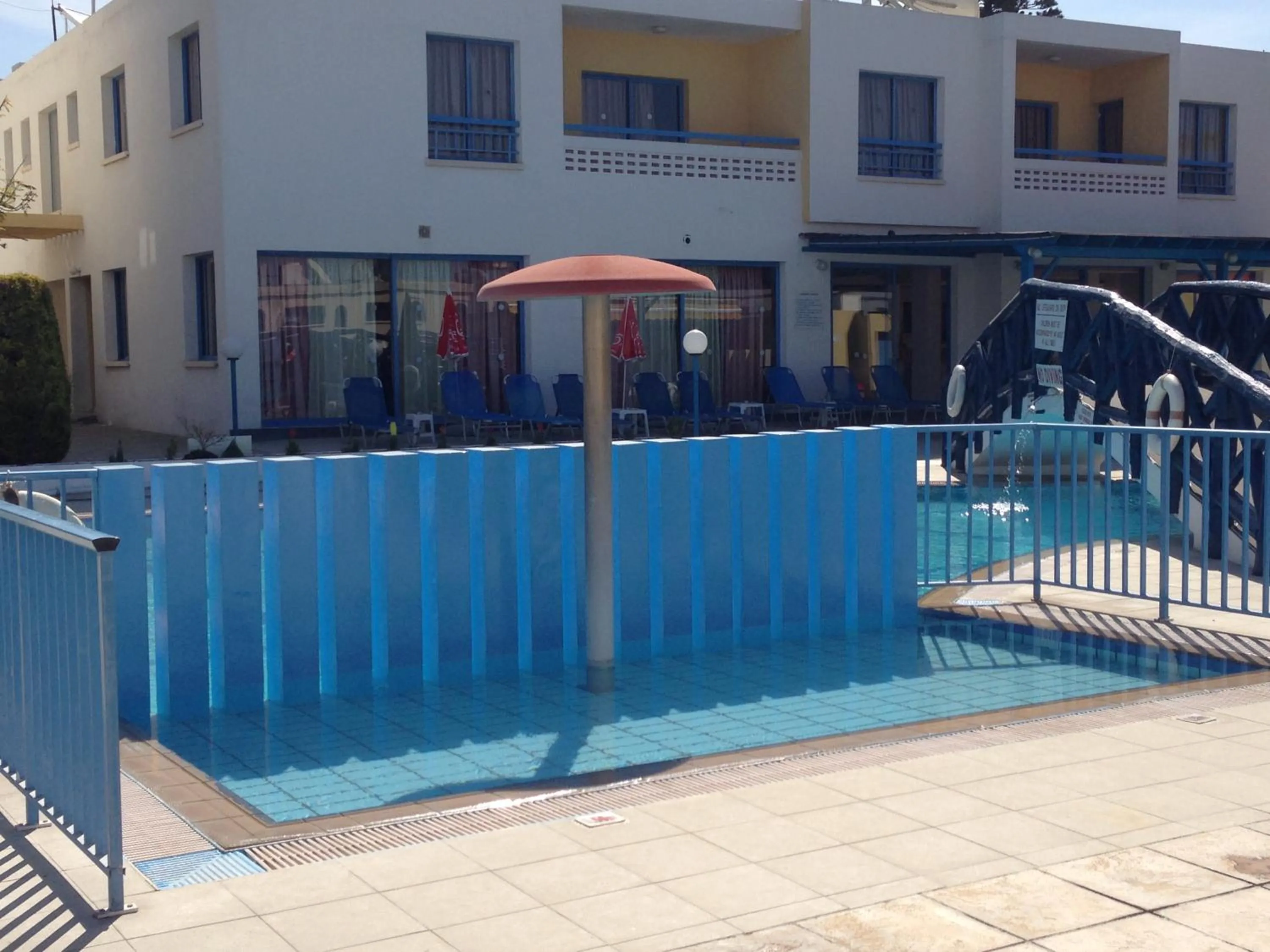 Swimming pool in Kefalonitis Hotel Apartments