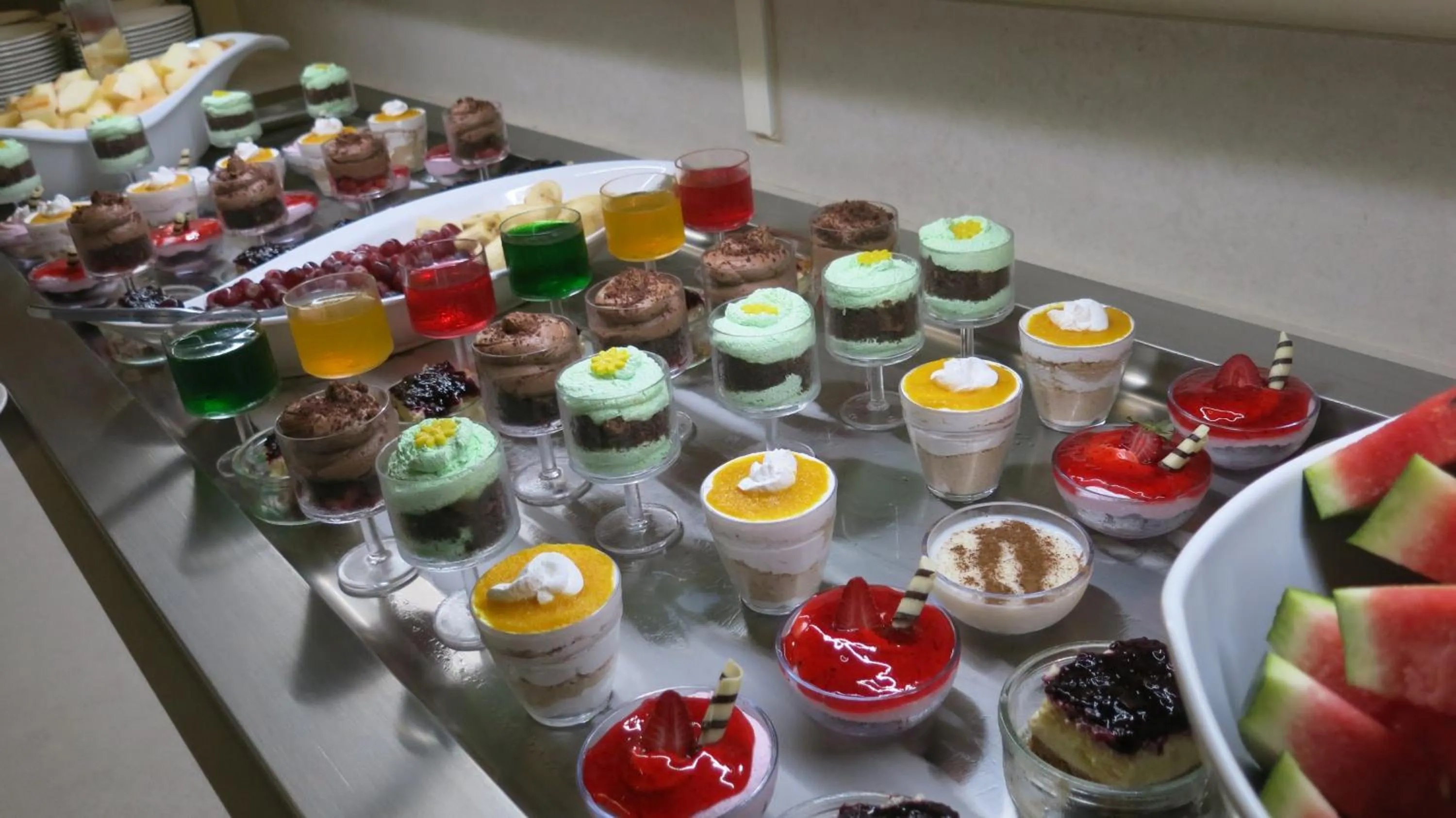 Restaurant/places to eat in Marina Hotel